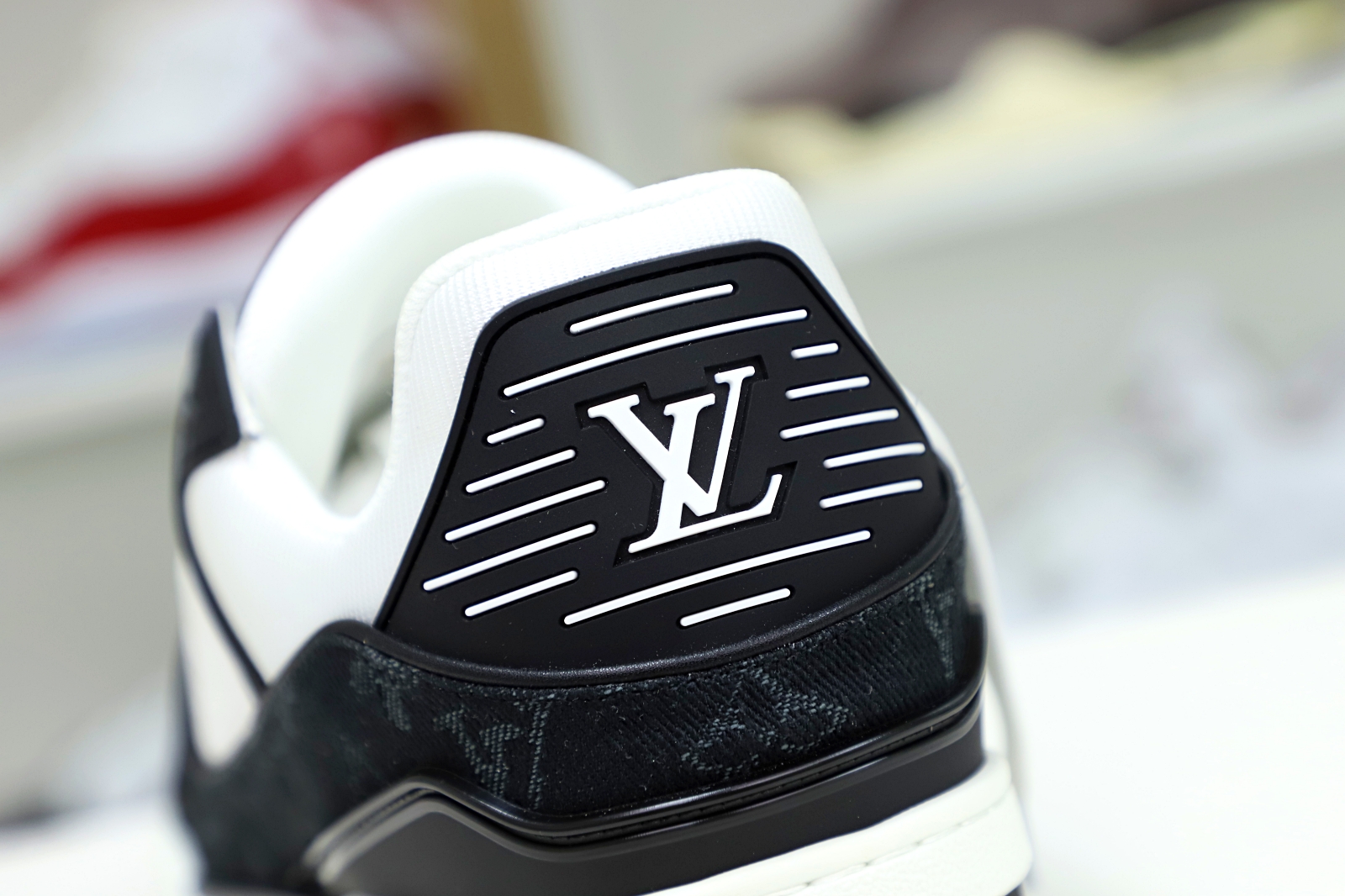 L/V  Trainer - finekick.vip