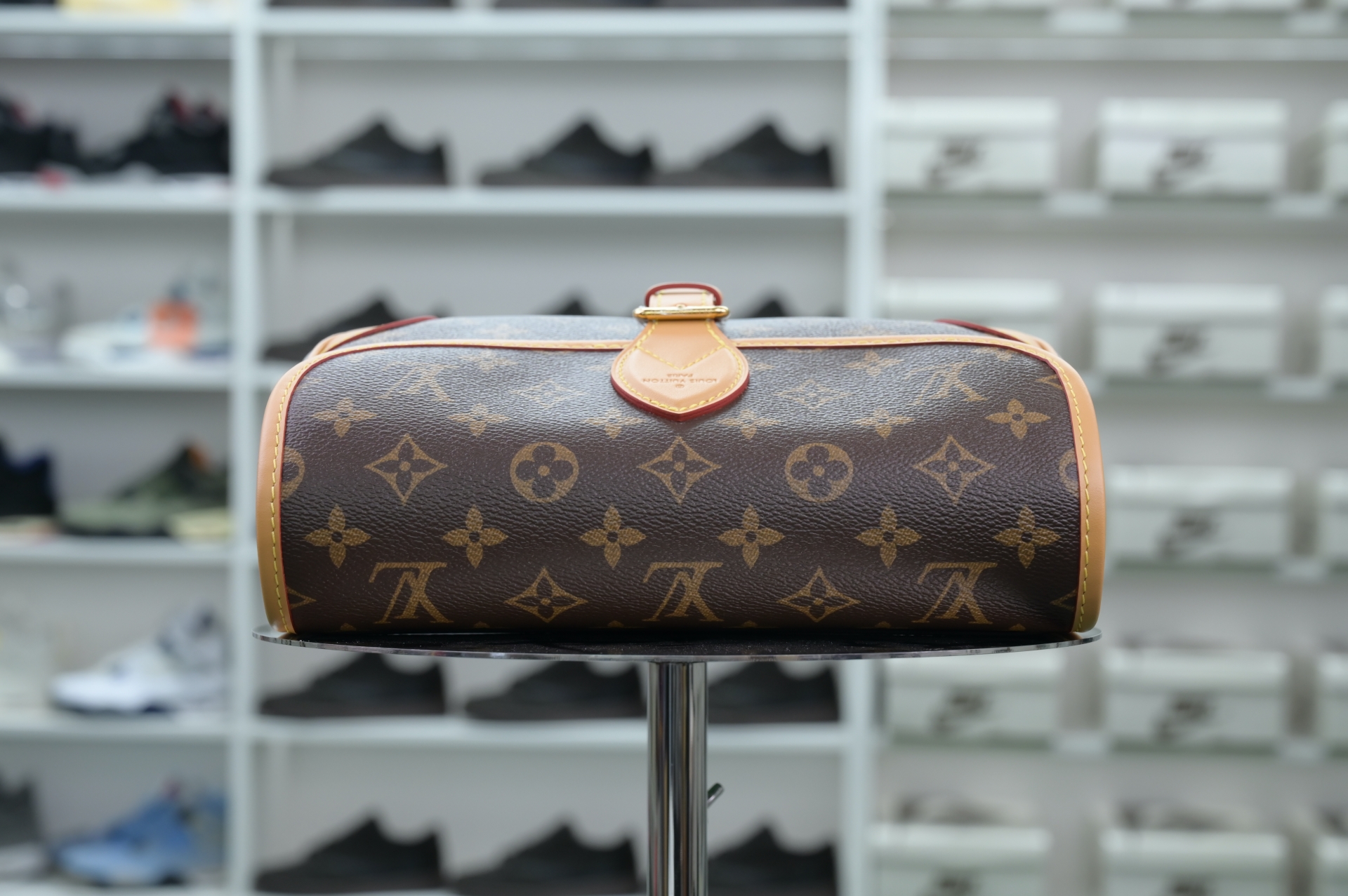 LOUIS VUITTON - finekick.vip