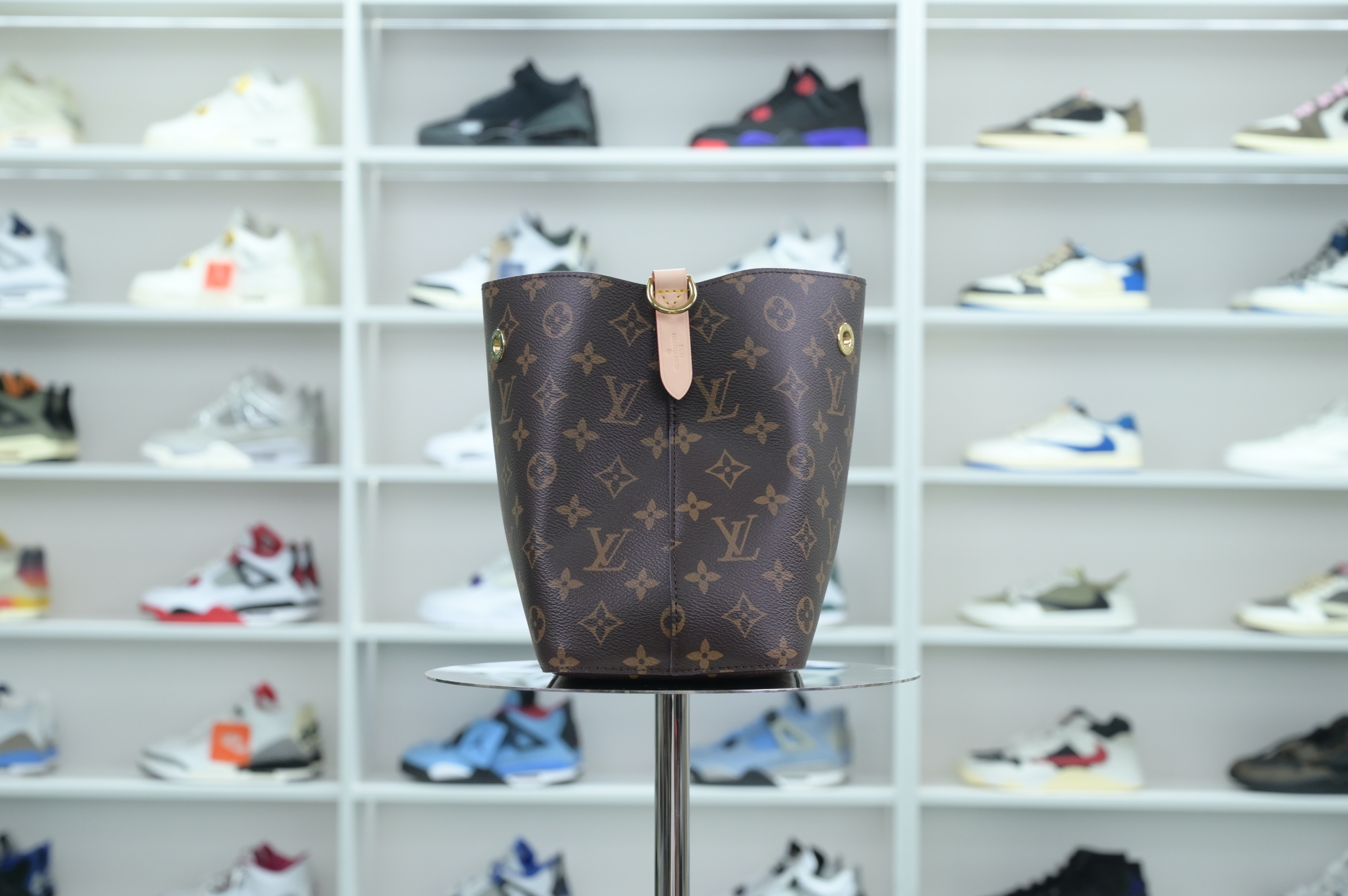 LOUIS VUITTON - finekick.vip