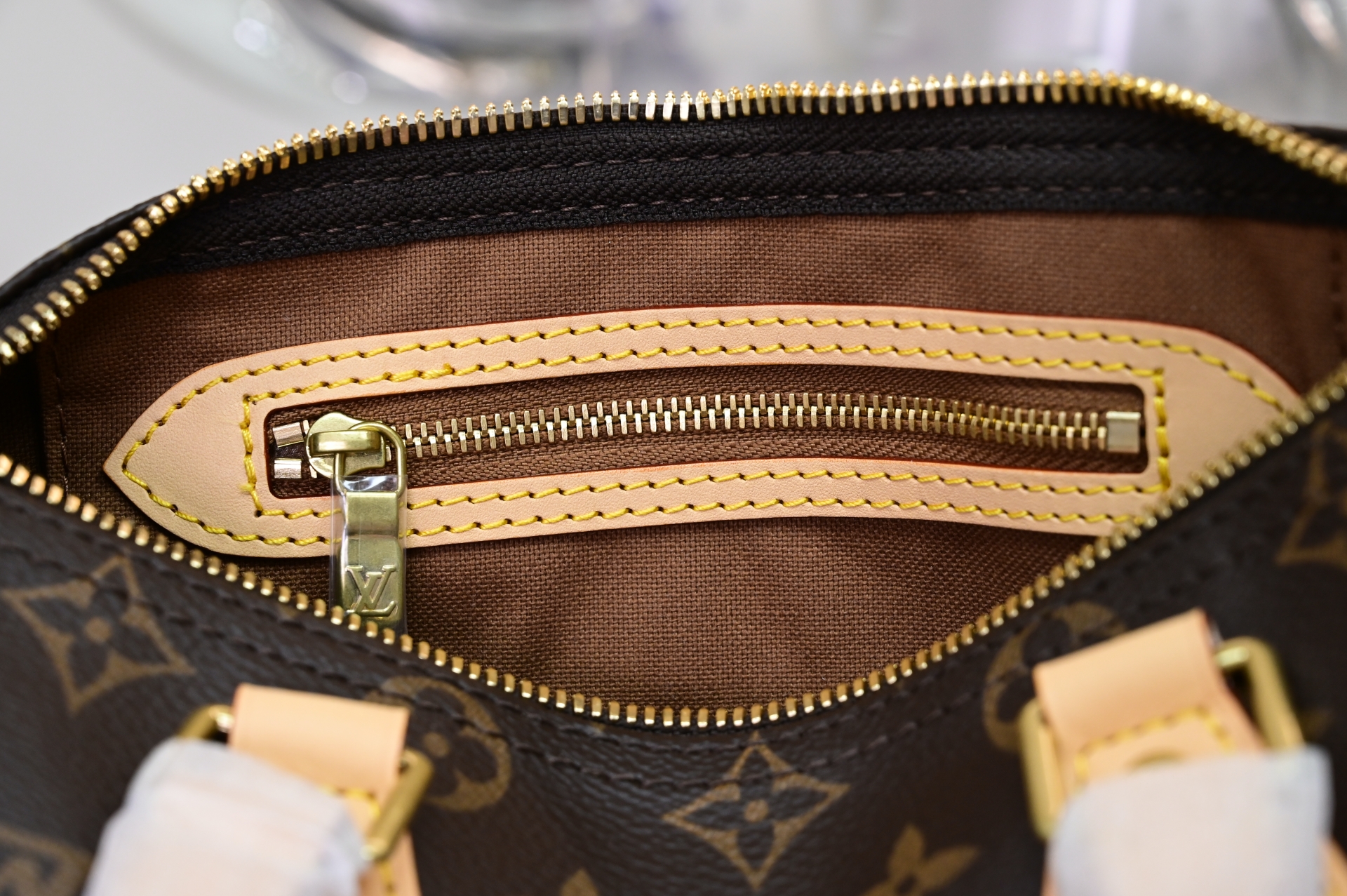 LOUIS VUITTON - finekick.vip
