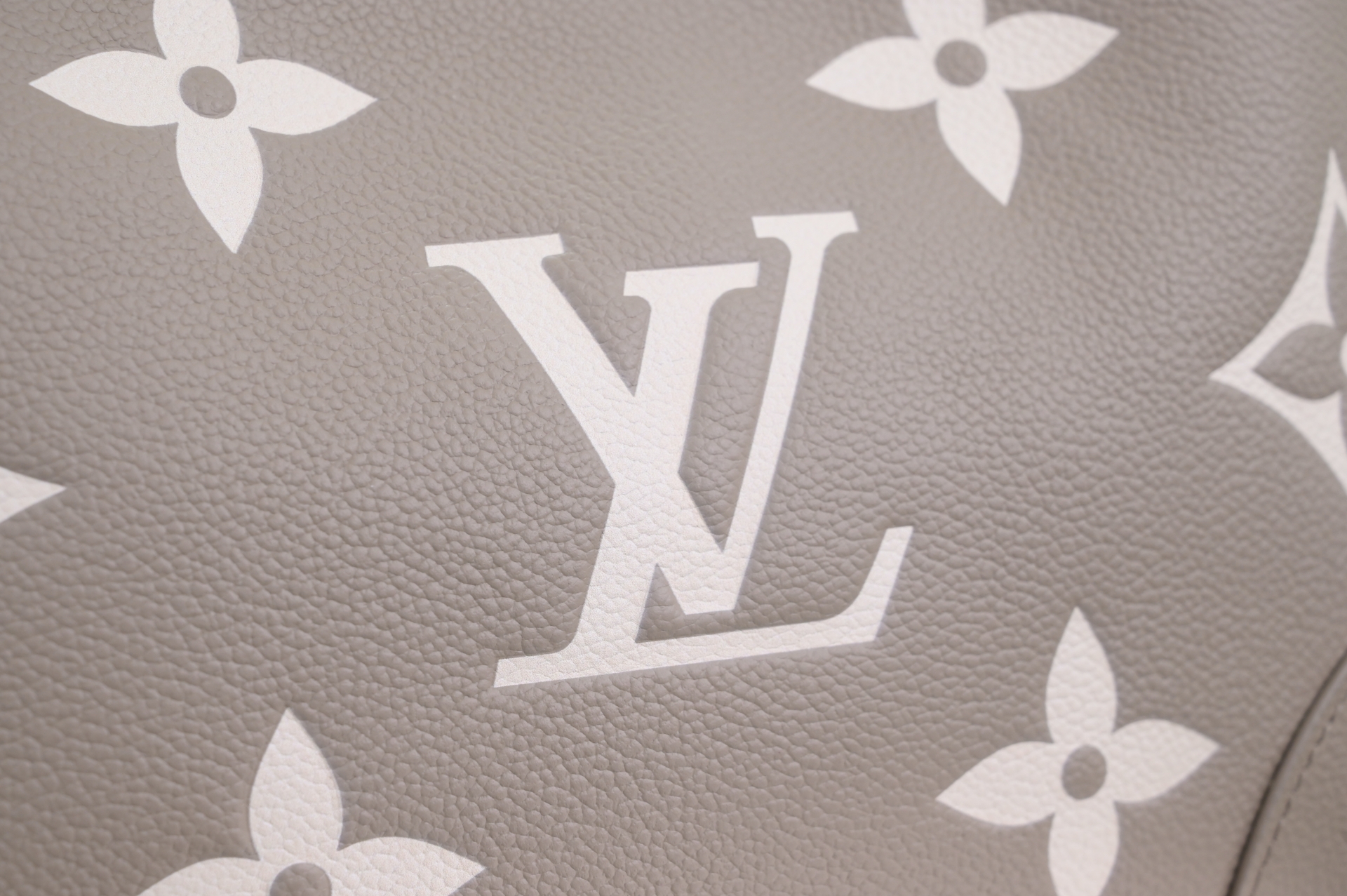 LOUIS VUITTON - finekick.vip