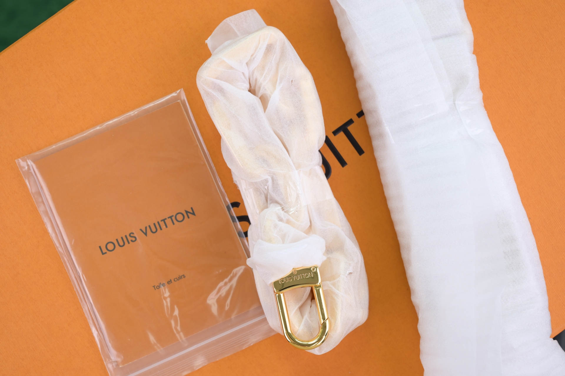 LOUIS VUITTON - finekick.vip