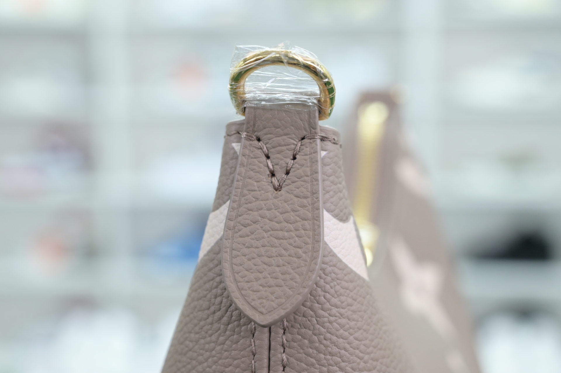 LOUIS VUITTON - finekick.vip