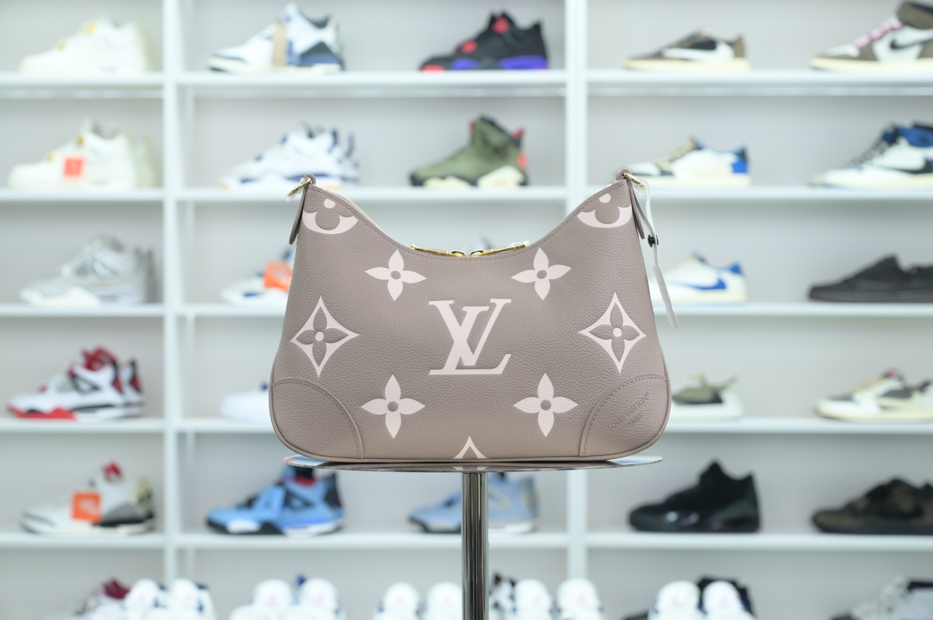 LOUIS VUITTON - finekick.vip