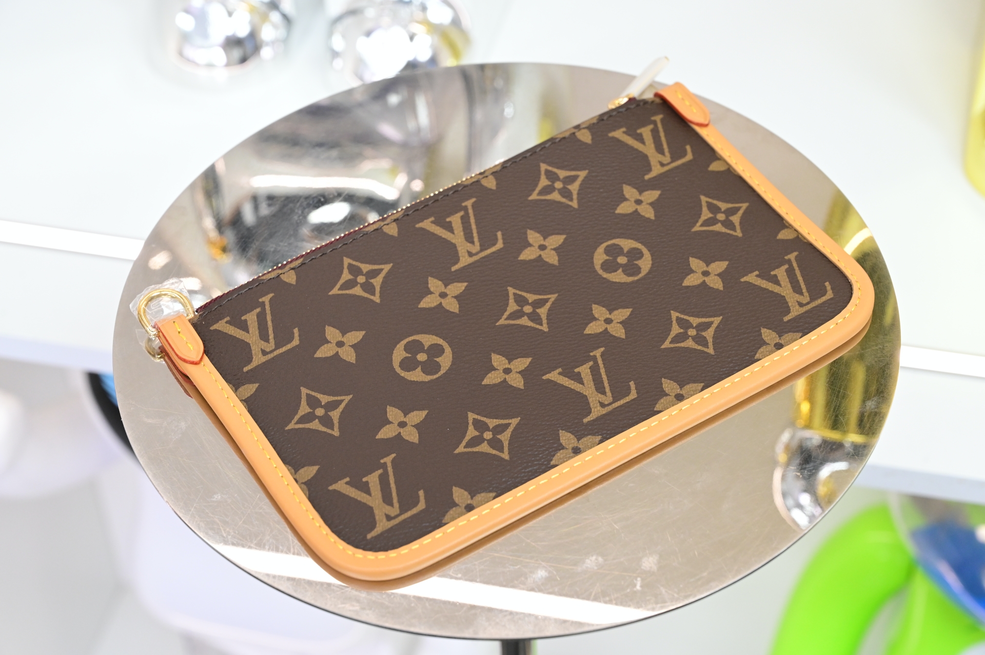 LOUIS VUITTON - finekick.vip