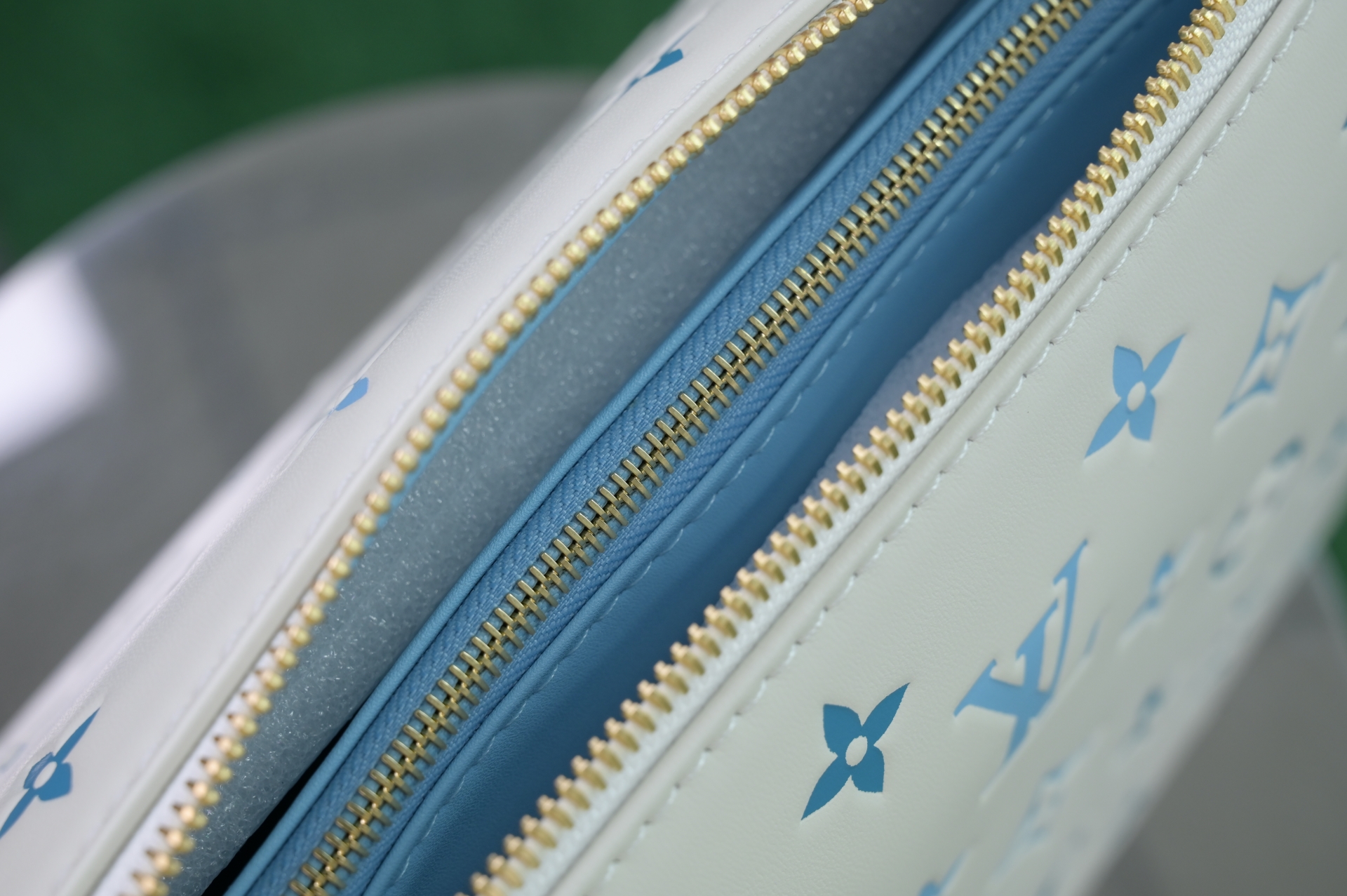 LOUIS VUITTON - finekick.vip