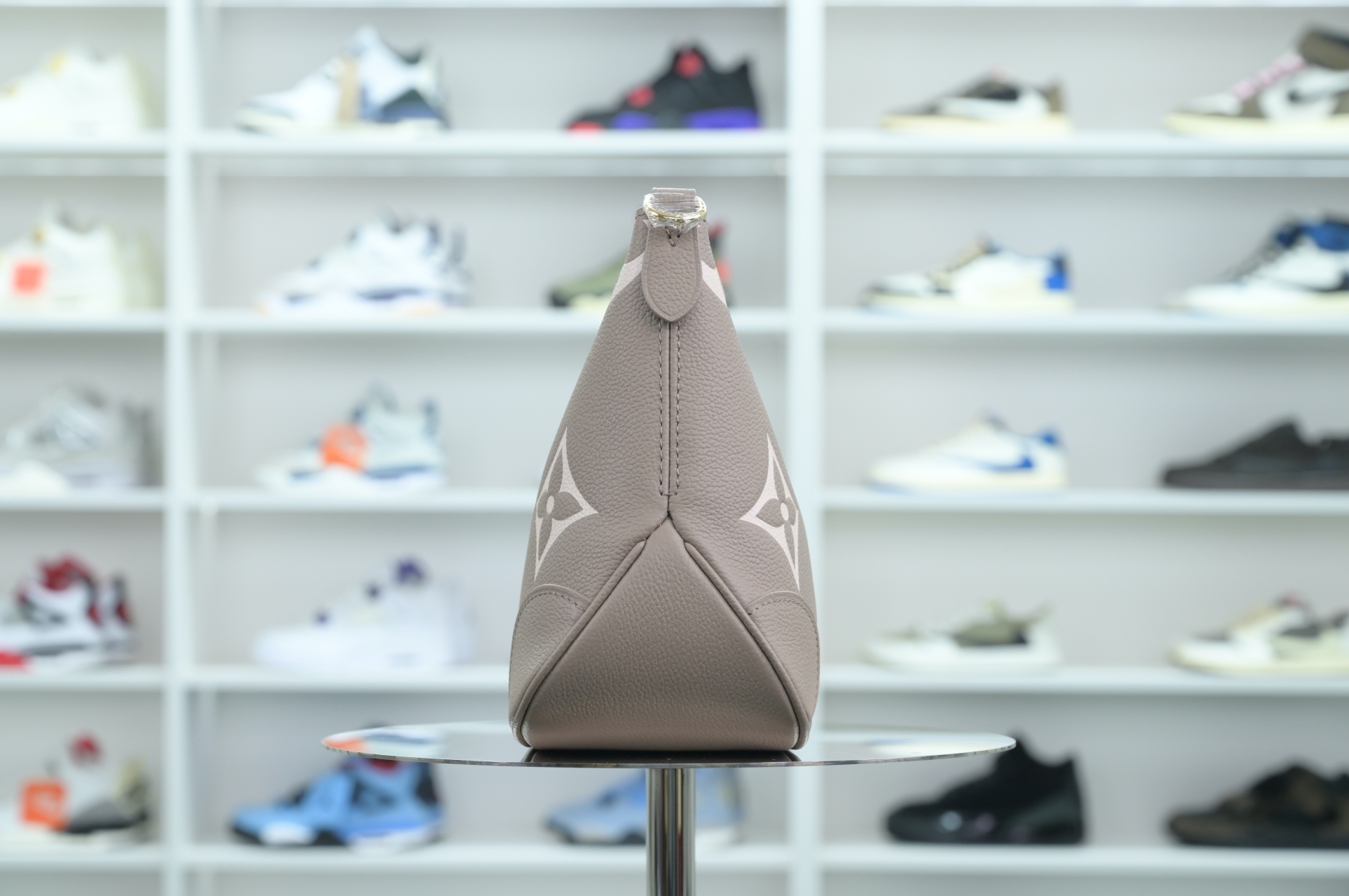 LOUIS VUITTON - finekick.vip