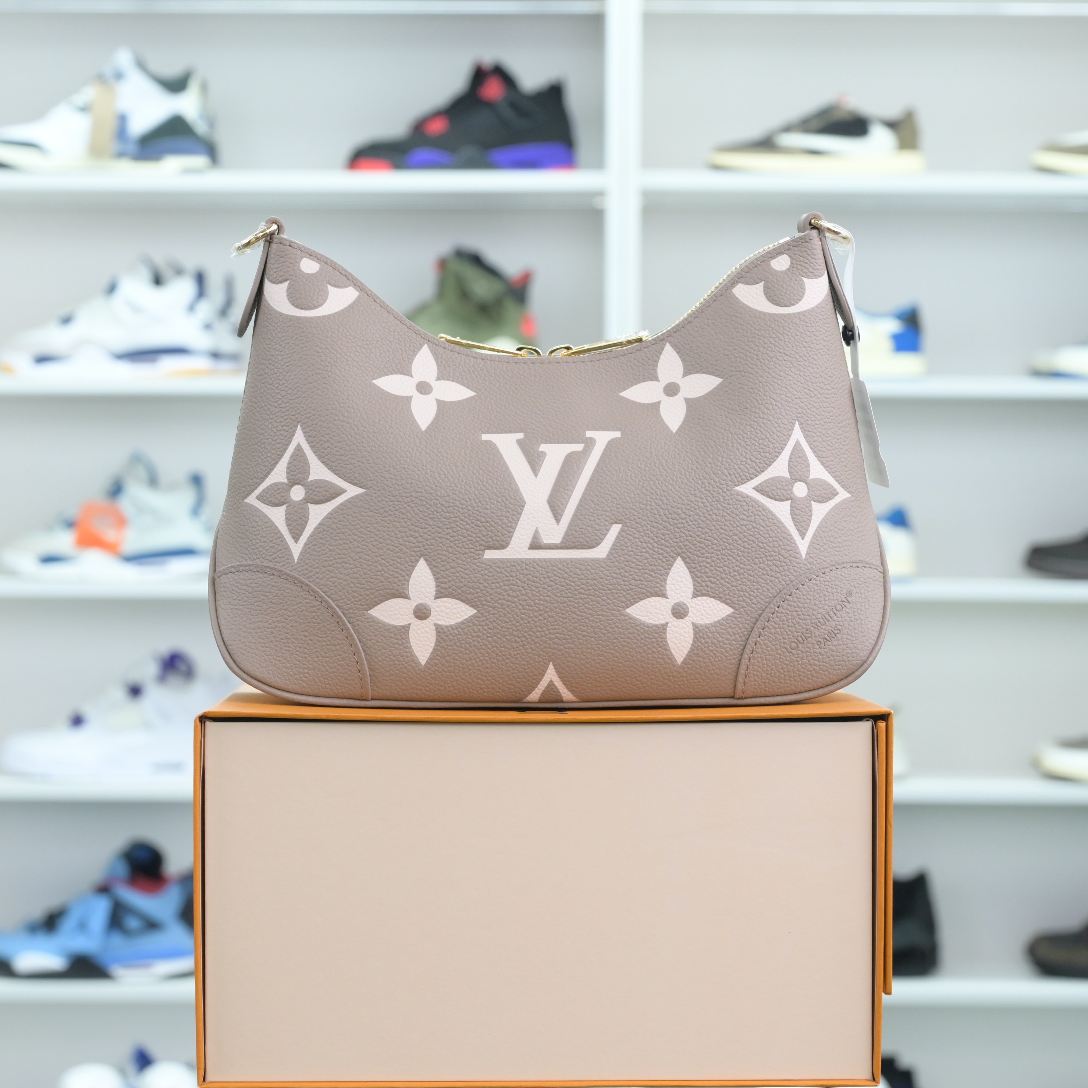 LOUIS VUITTON - finekick.vip