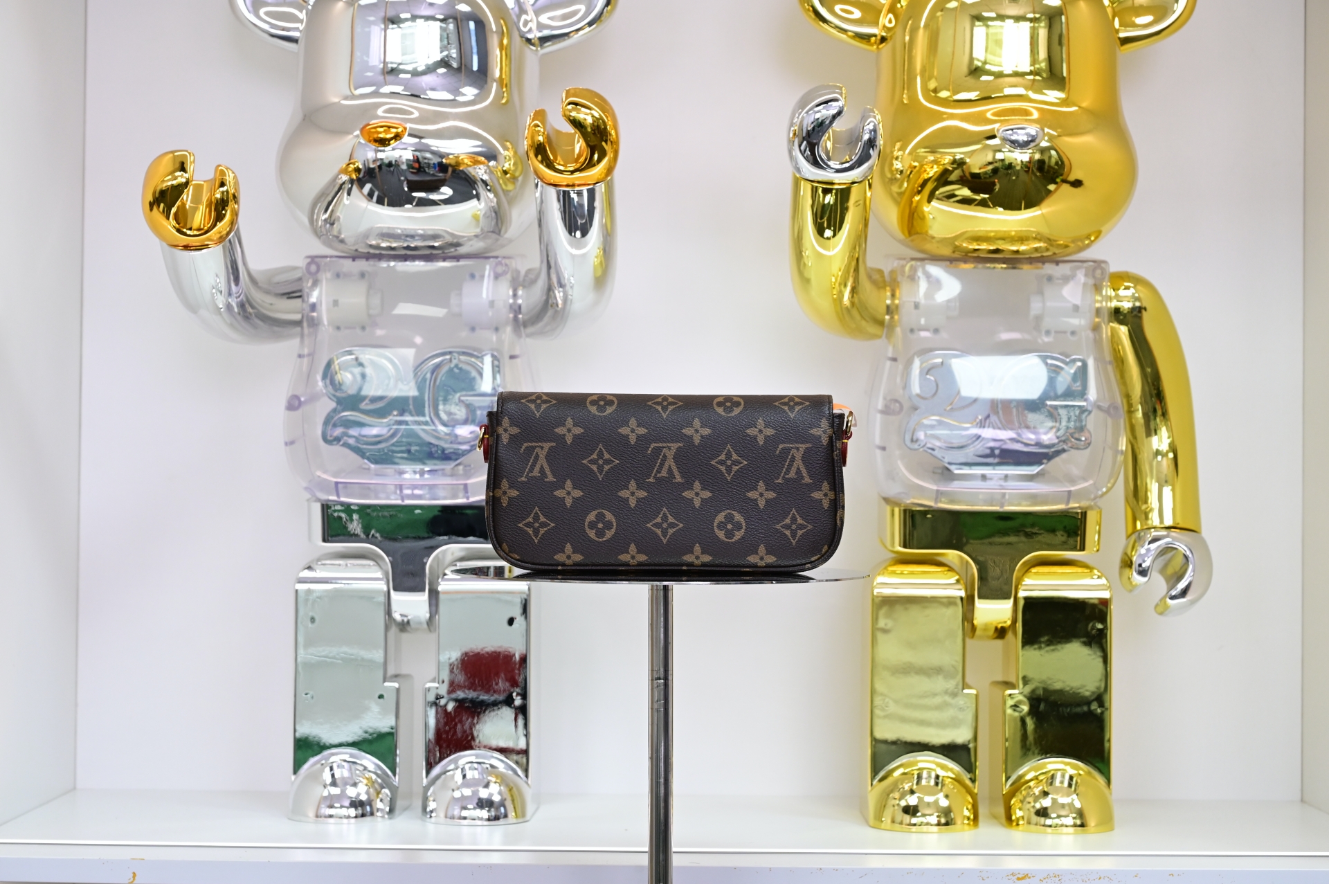 LOUIS VUITTON - finekick.vip