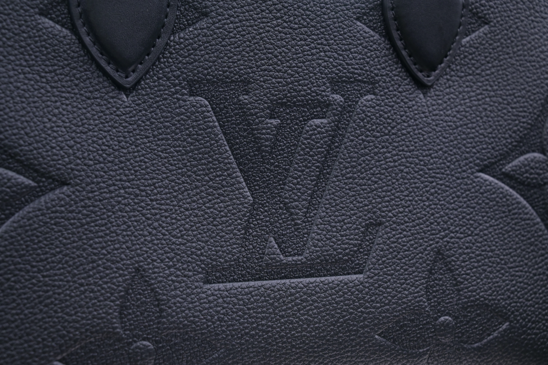 LOUIS VUITTON - finekick.vip