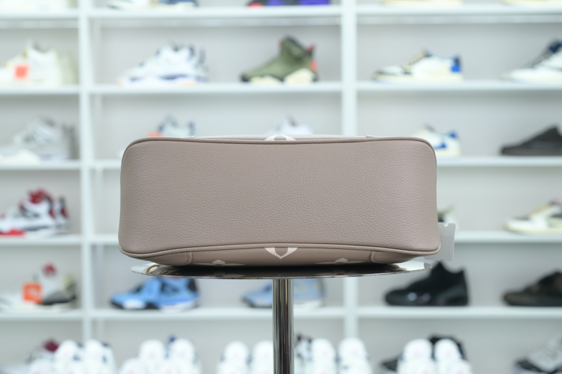 LOUIS VUITTON - finekick.vip