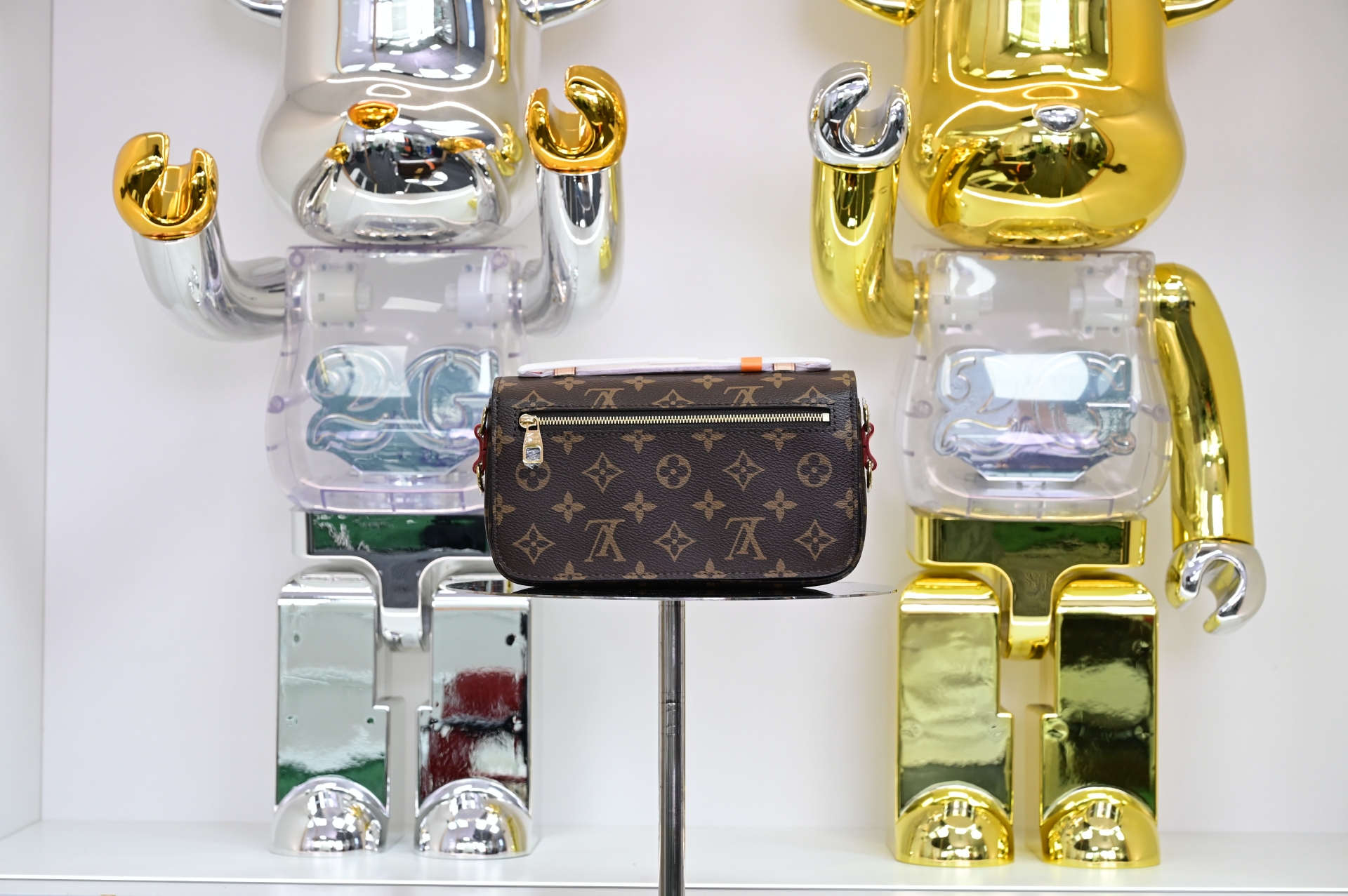 LOUIS VUITTON - finekick.vip