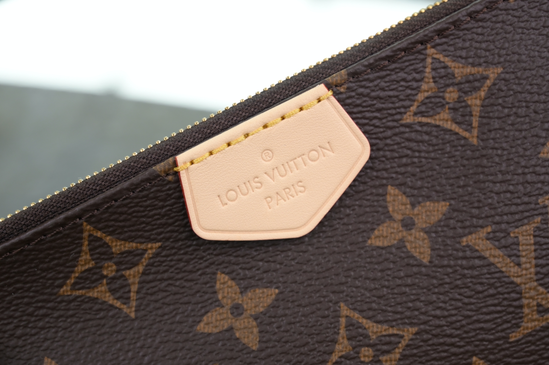 LOUIS VUITTON - finekick.vip
