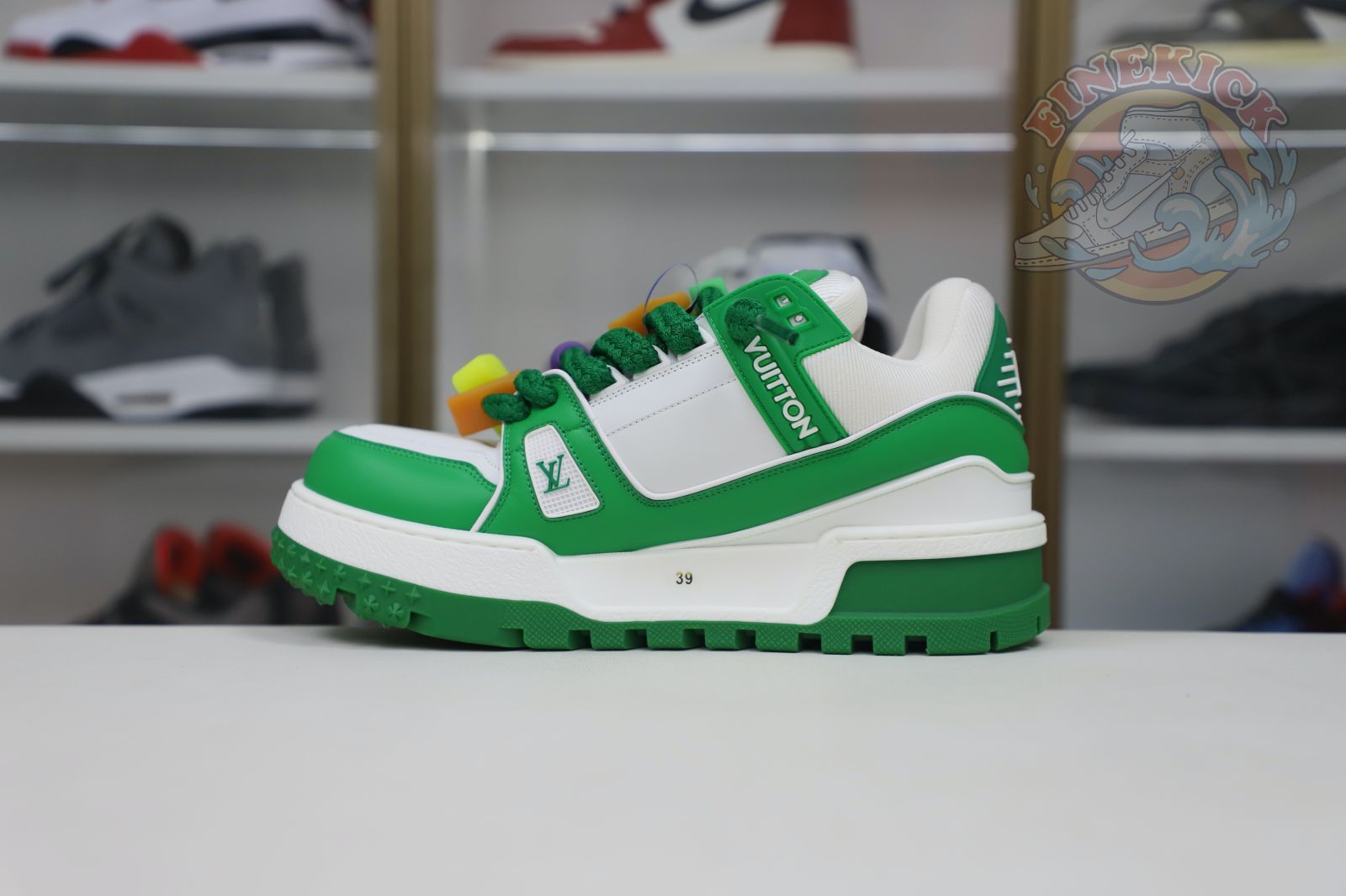 L/V  Trainer - finekick.vip