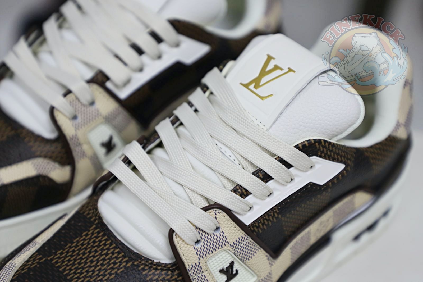 L/V  Trainer - finekick.vip