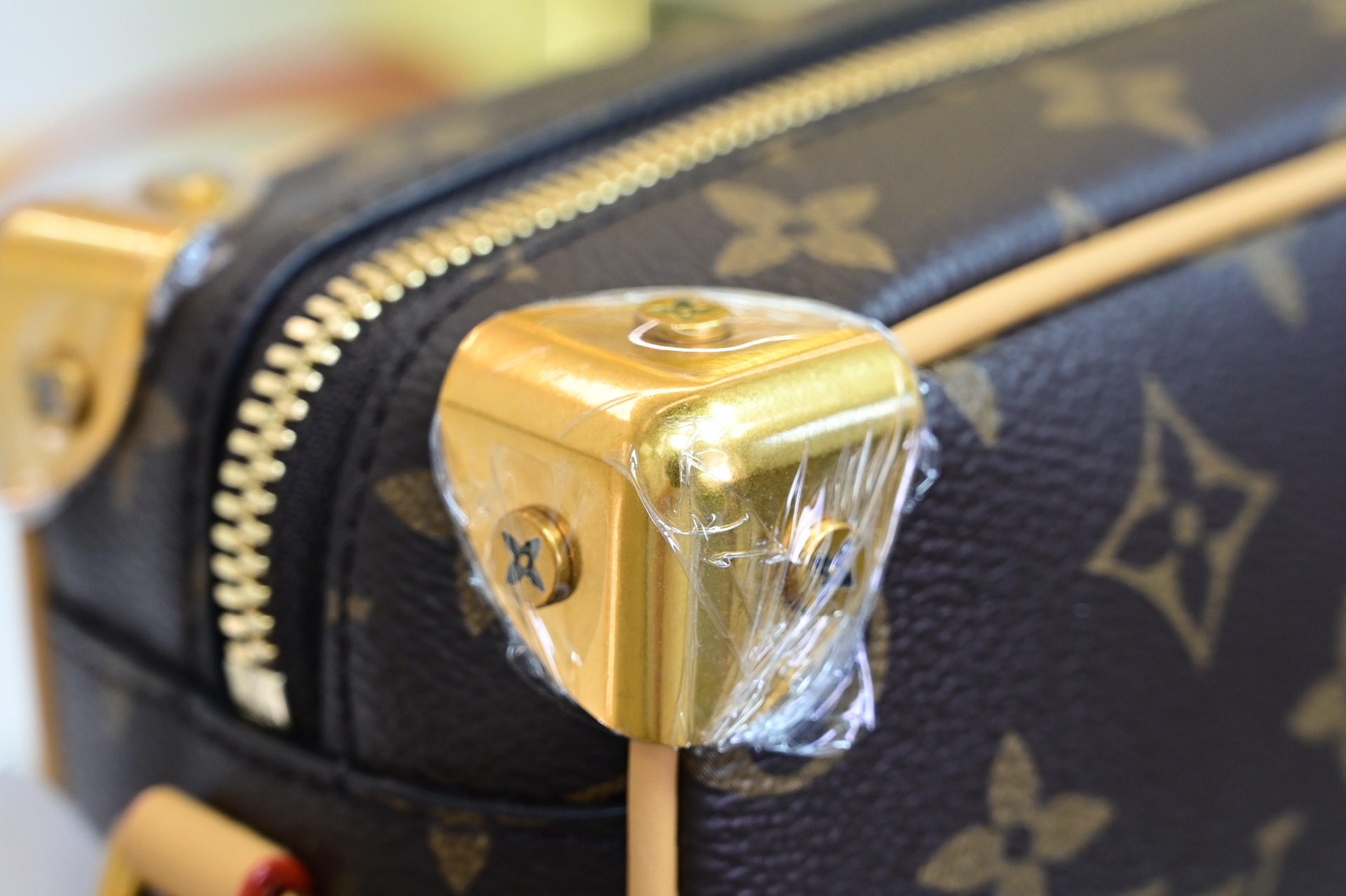 LOUIS VUITTON - finekick.vip
