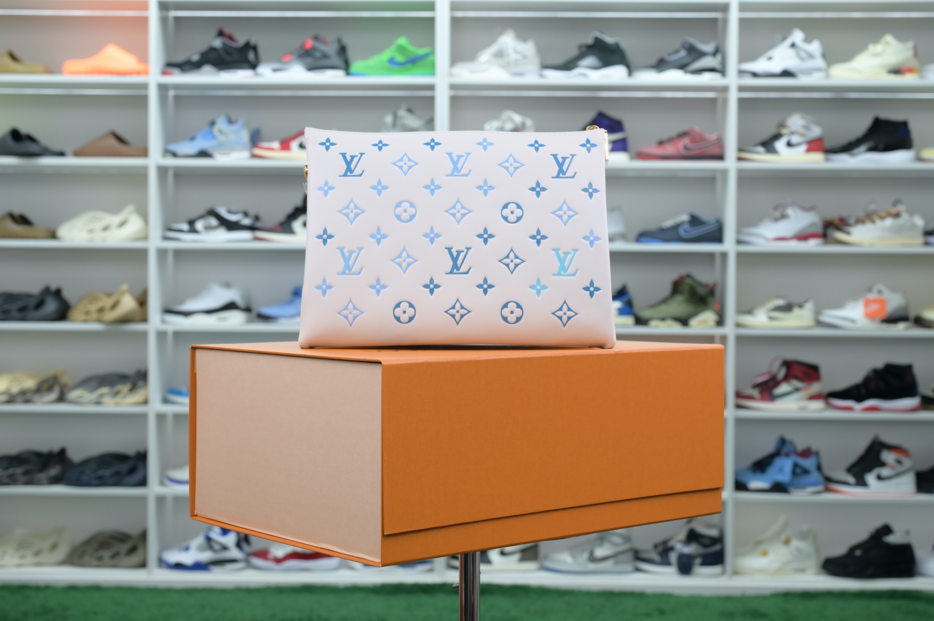 LOUIS VUITTON - finekick.vip
