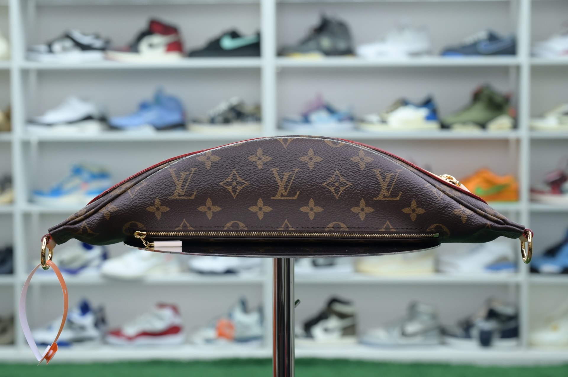 LOUIS VUITTON - finekick.vip