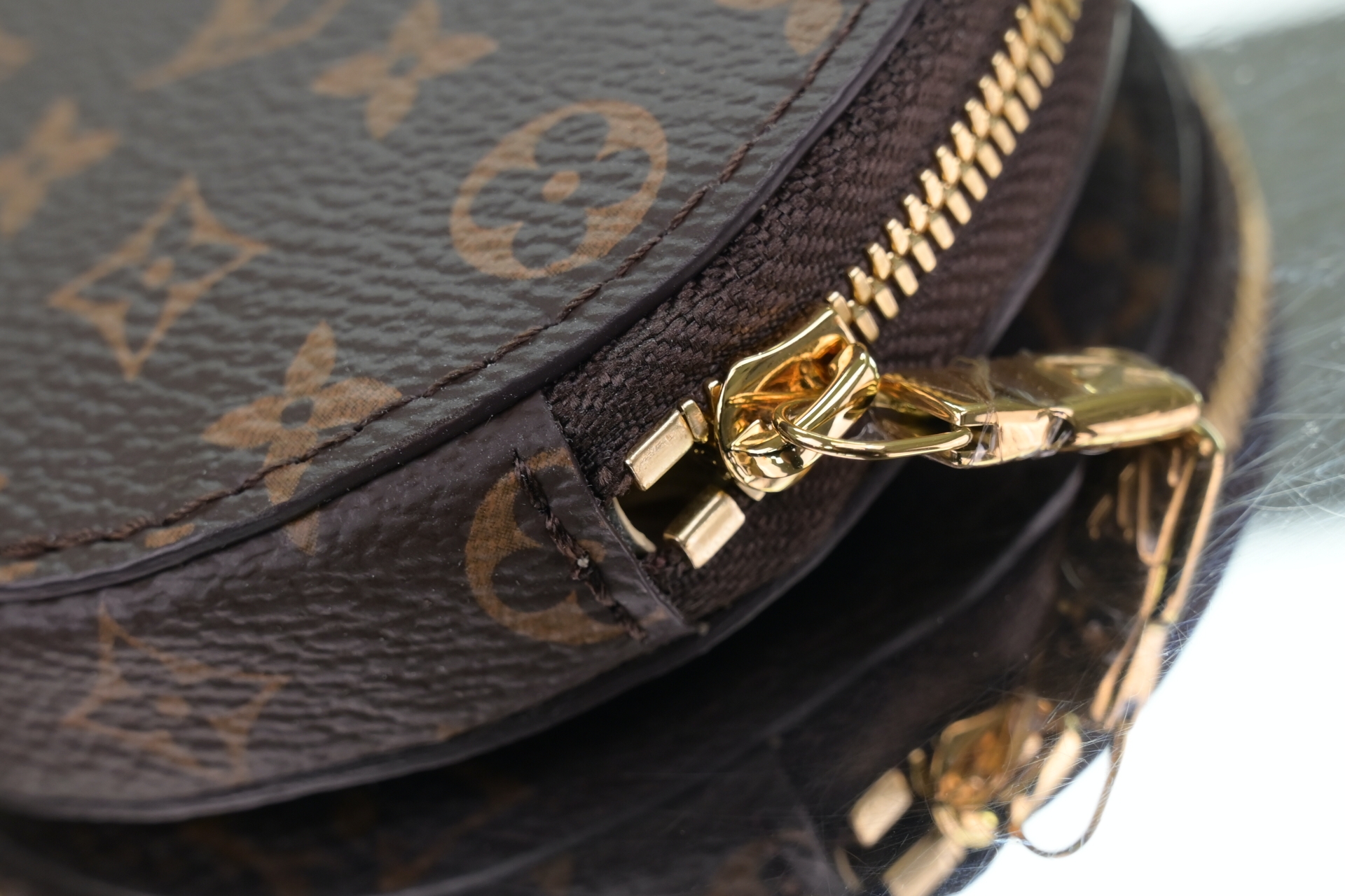 LOUIS VUITTON - finekick.vip
