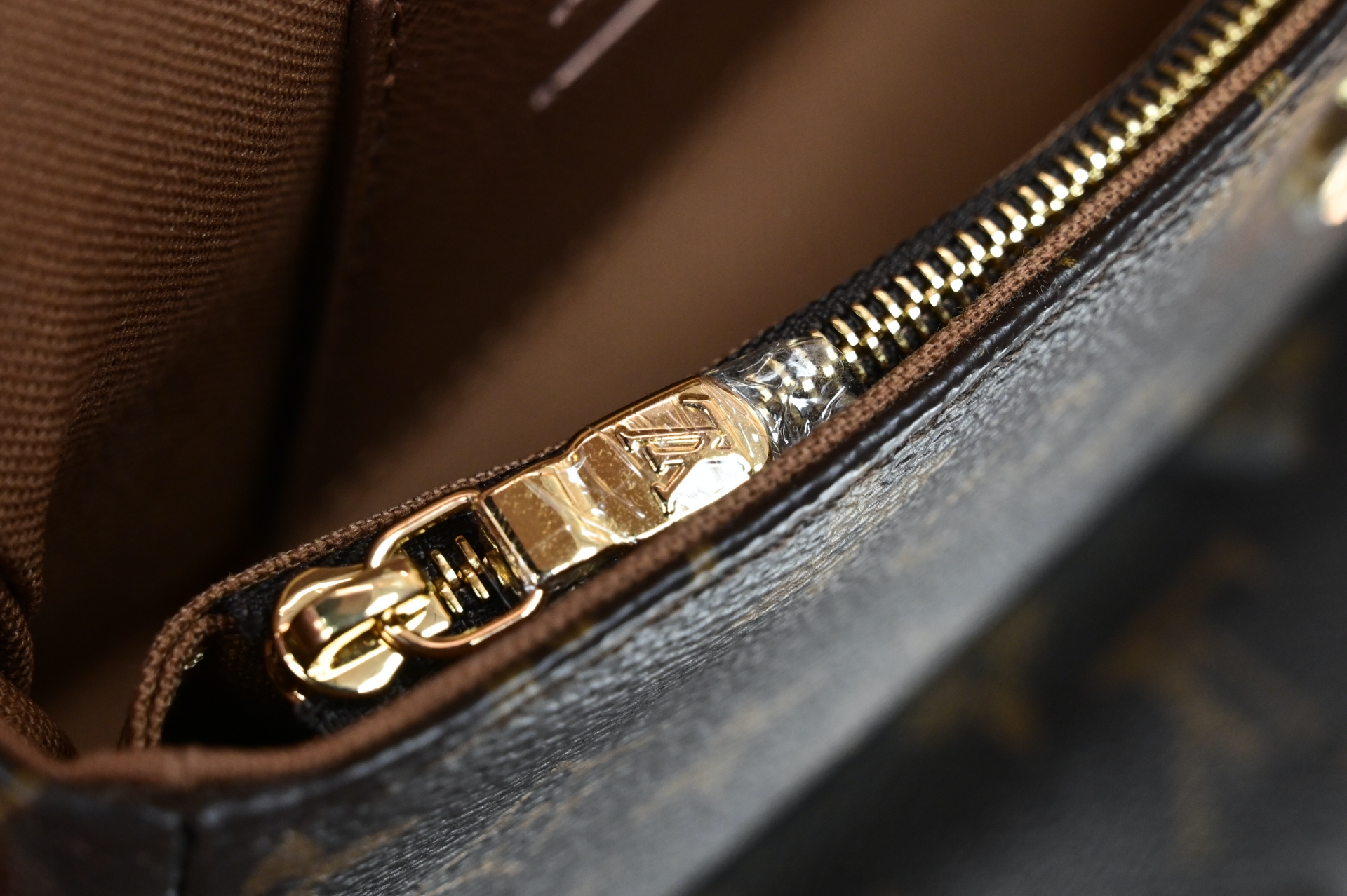 LOUIS VUITTON - finekick.vip