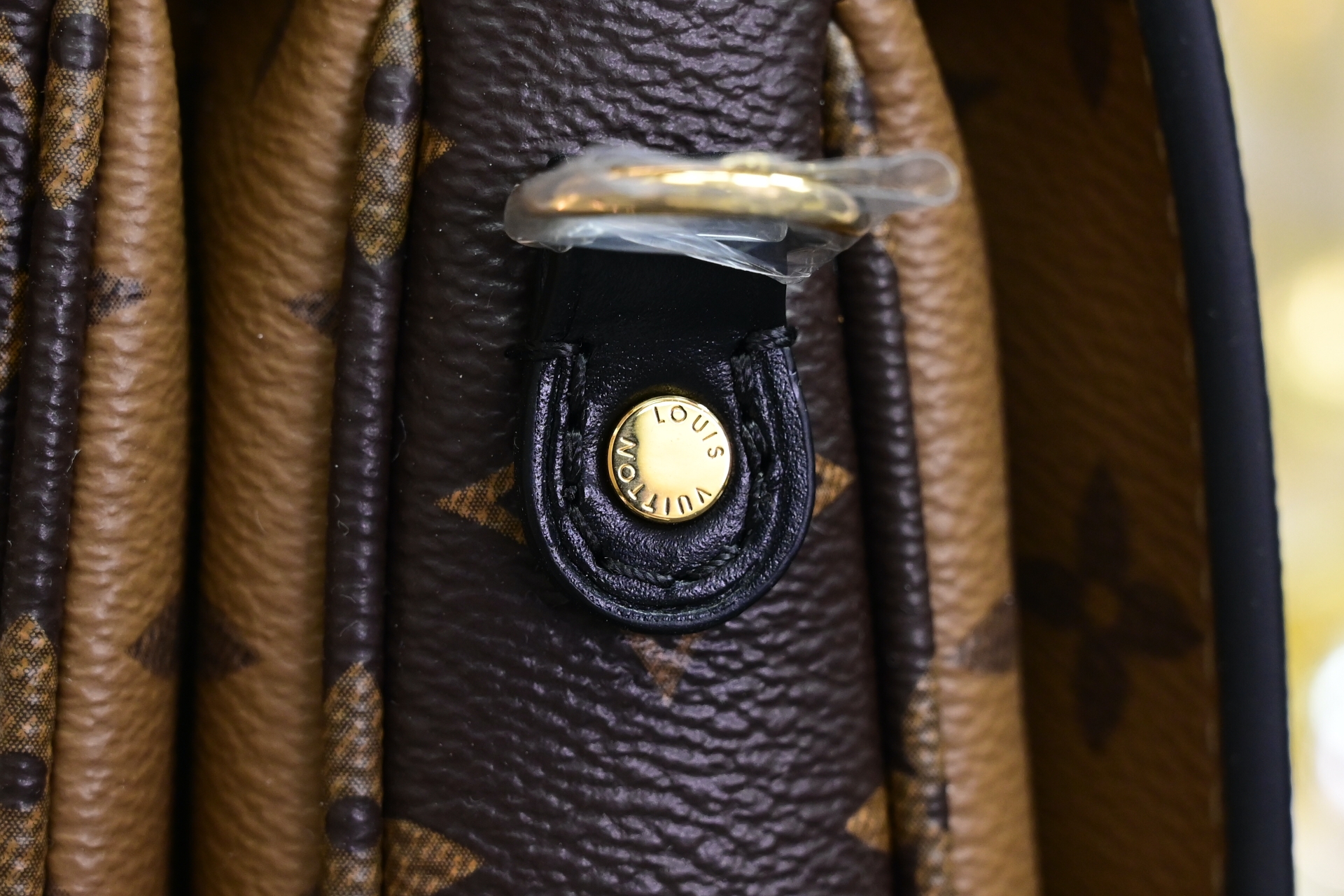 LOUIS VUITTON - finekick.vip