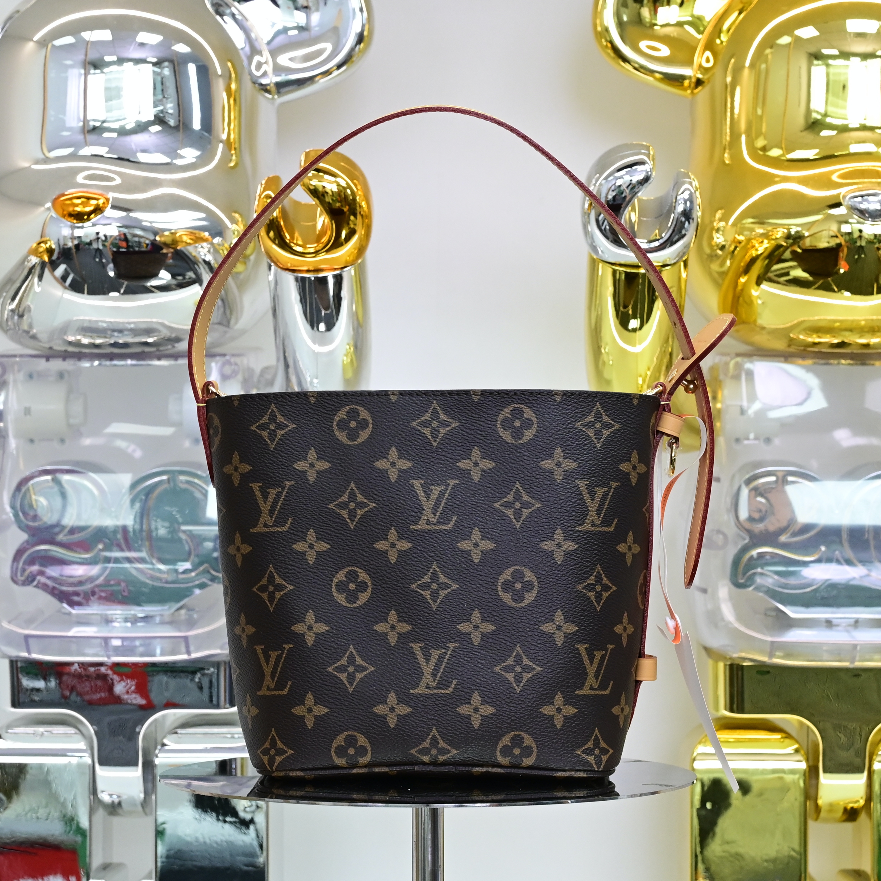 LOUIS VUITTON - finekick.vip