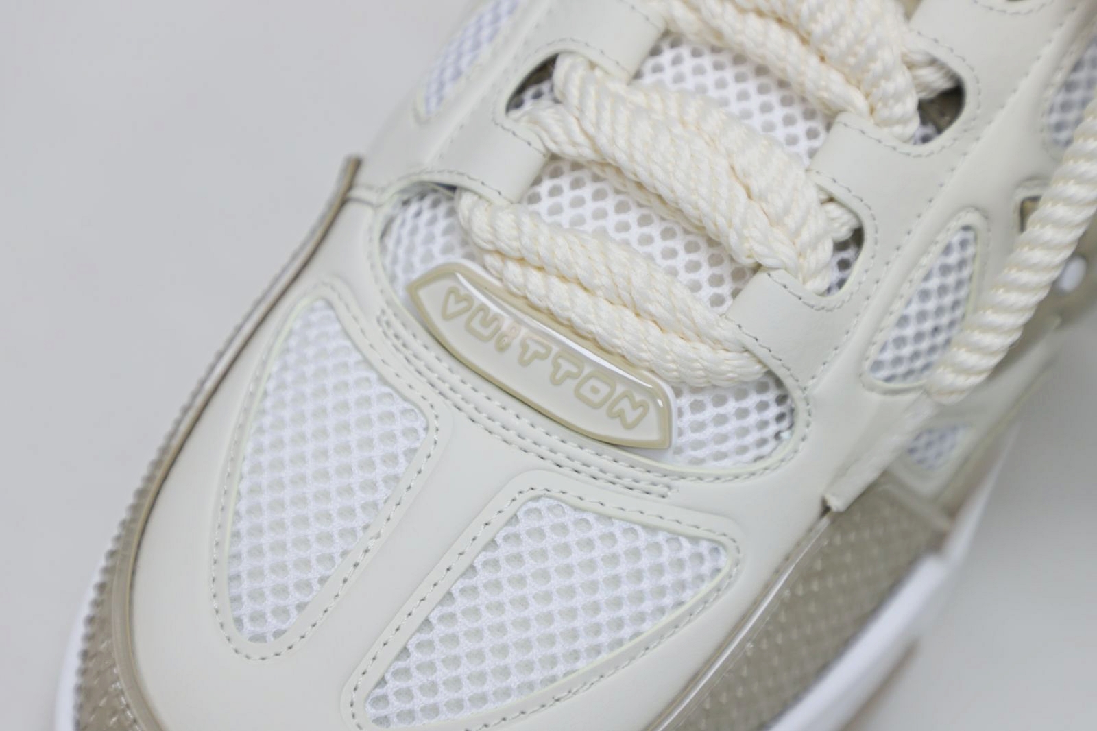 L/V  Trainer - finekick.vip