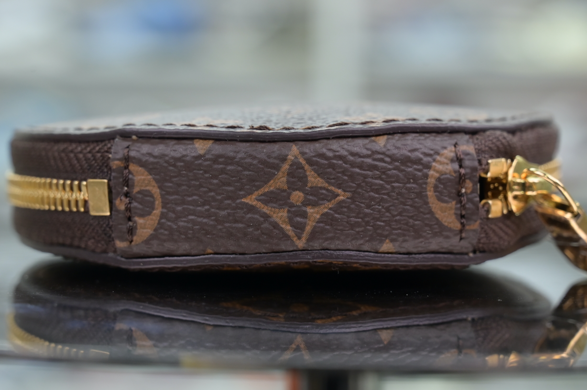 LOUIS VUITTON - finekick.vip