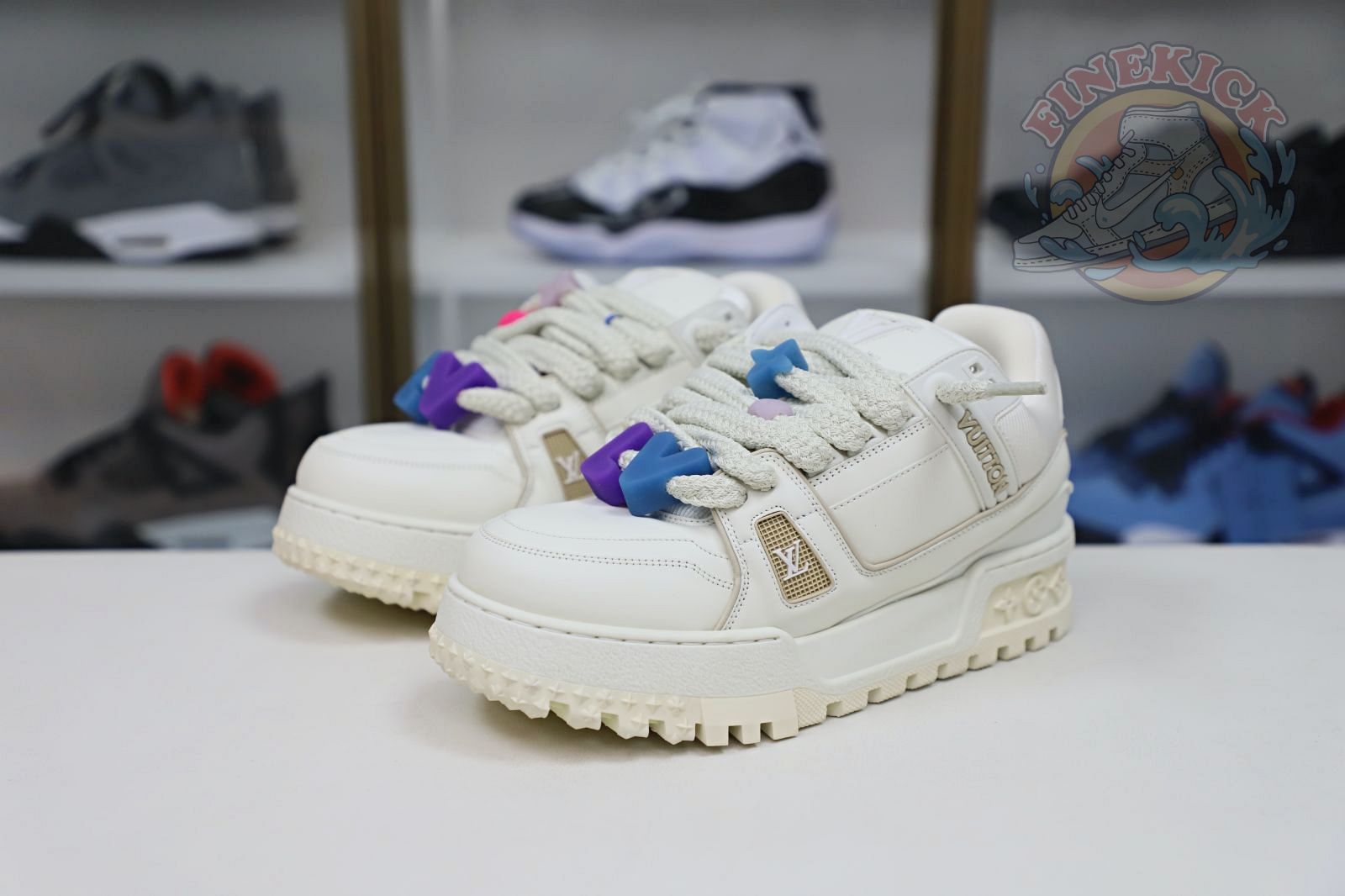 L/V  Trainer - finekick.vip