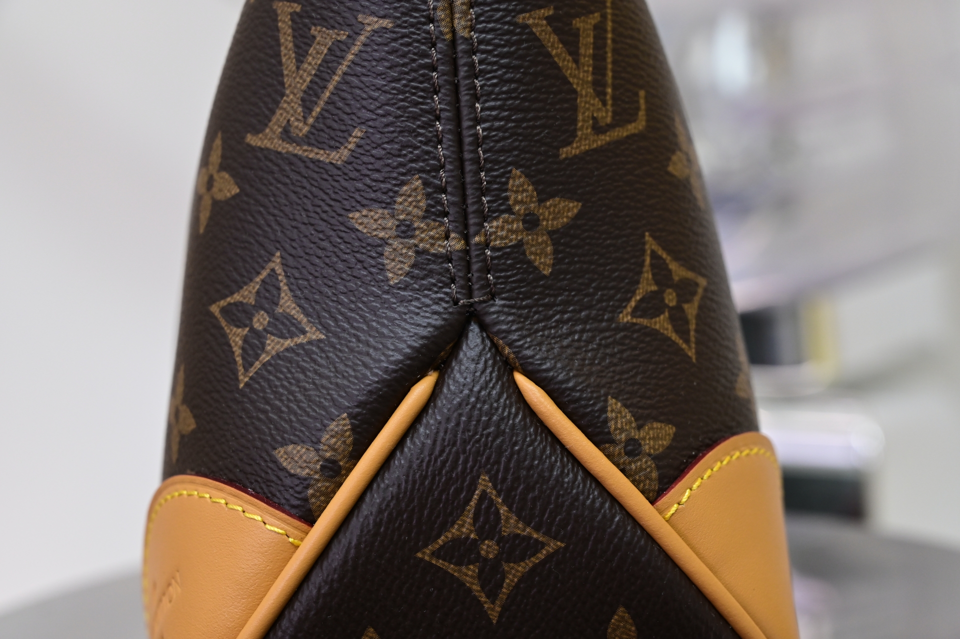 LOUIS VUITTON - finekick.vip