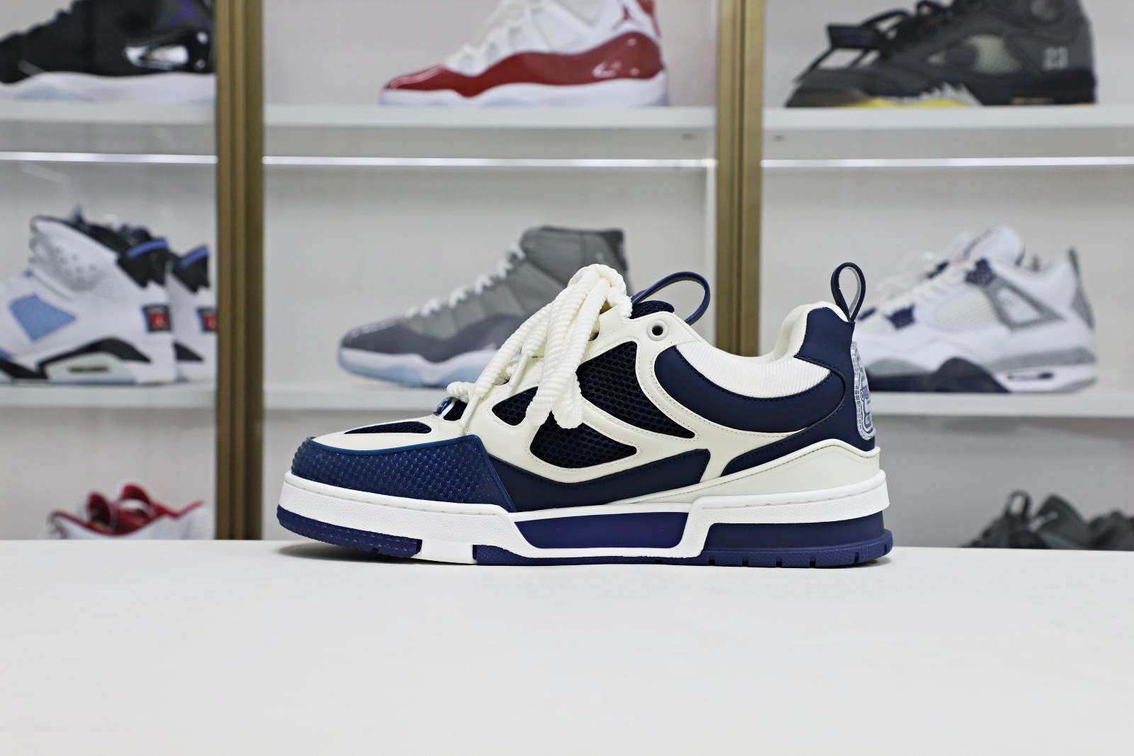 L/V  Trainer - finekick.vip
