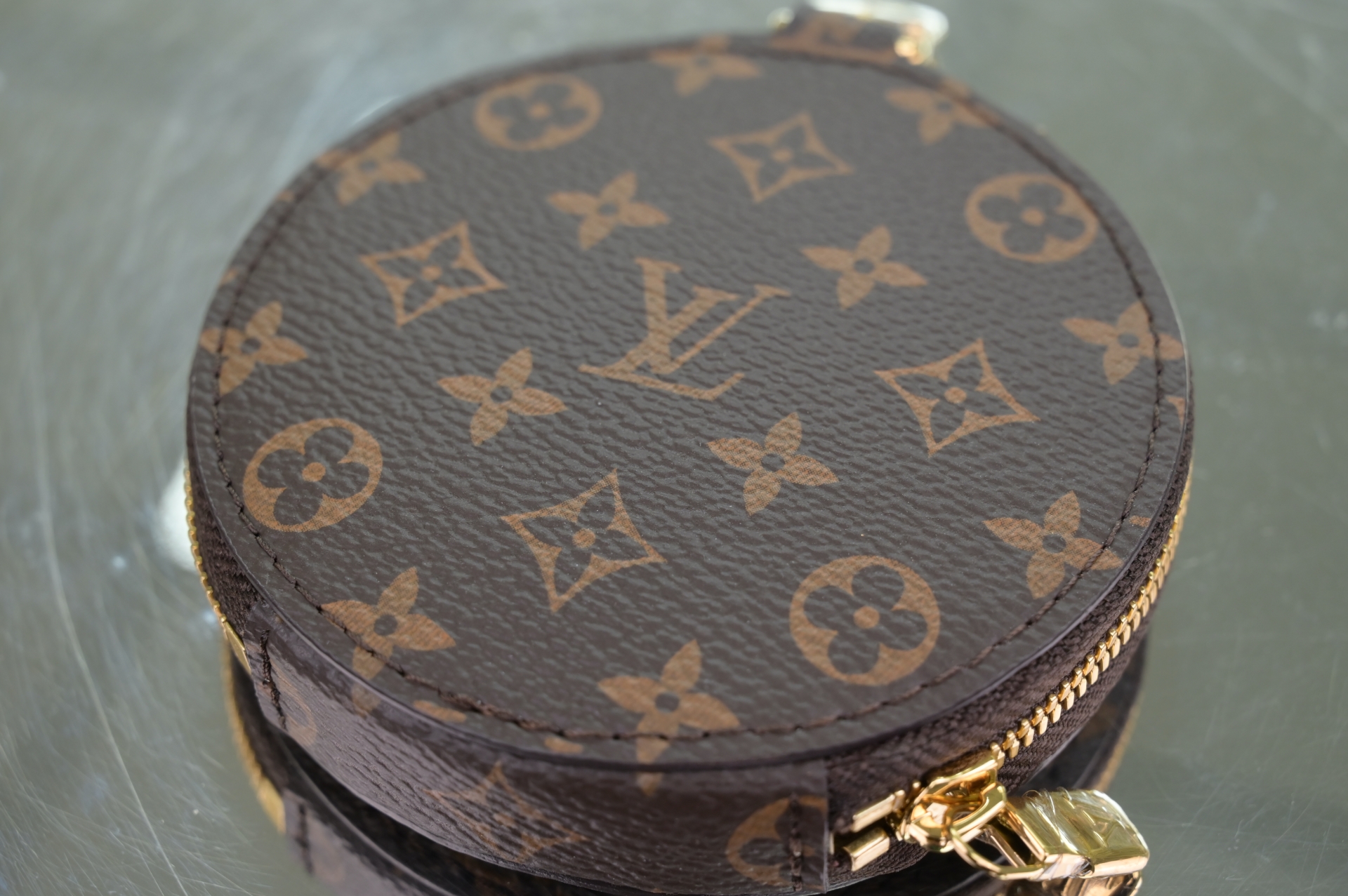 LOUIS VUITTON - finekick.vip