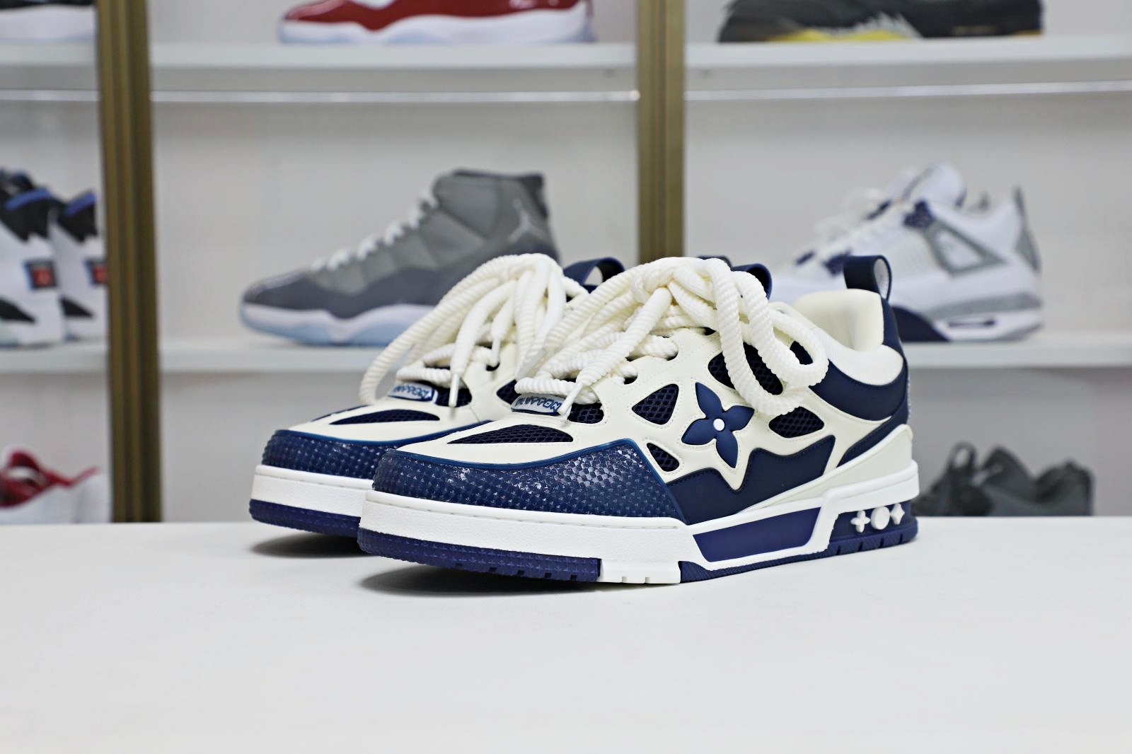 L/V  Trainer - finekick.vip