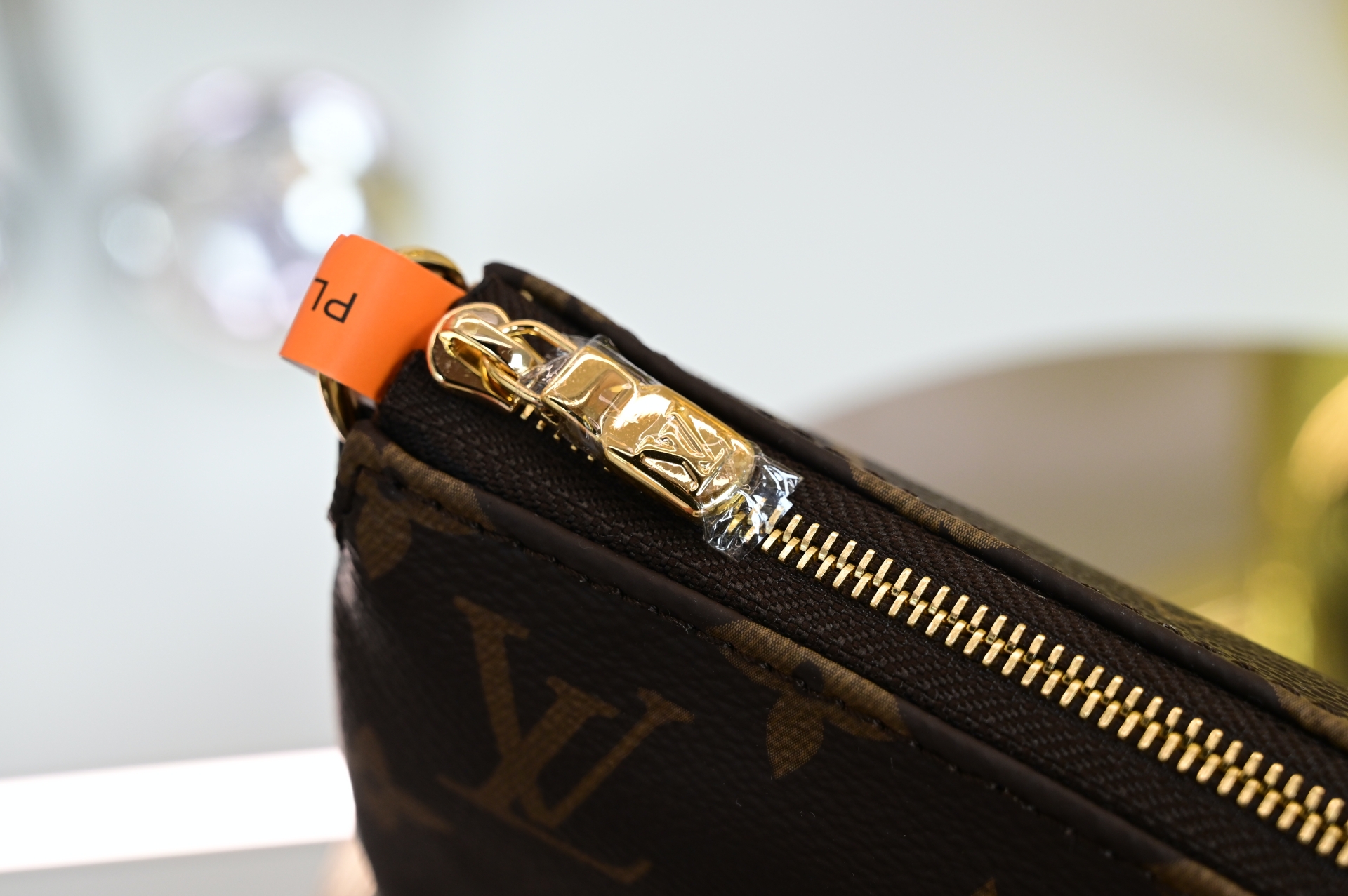 LOUIS VUITTON - finekick.vip