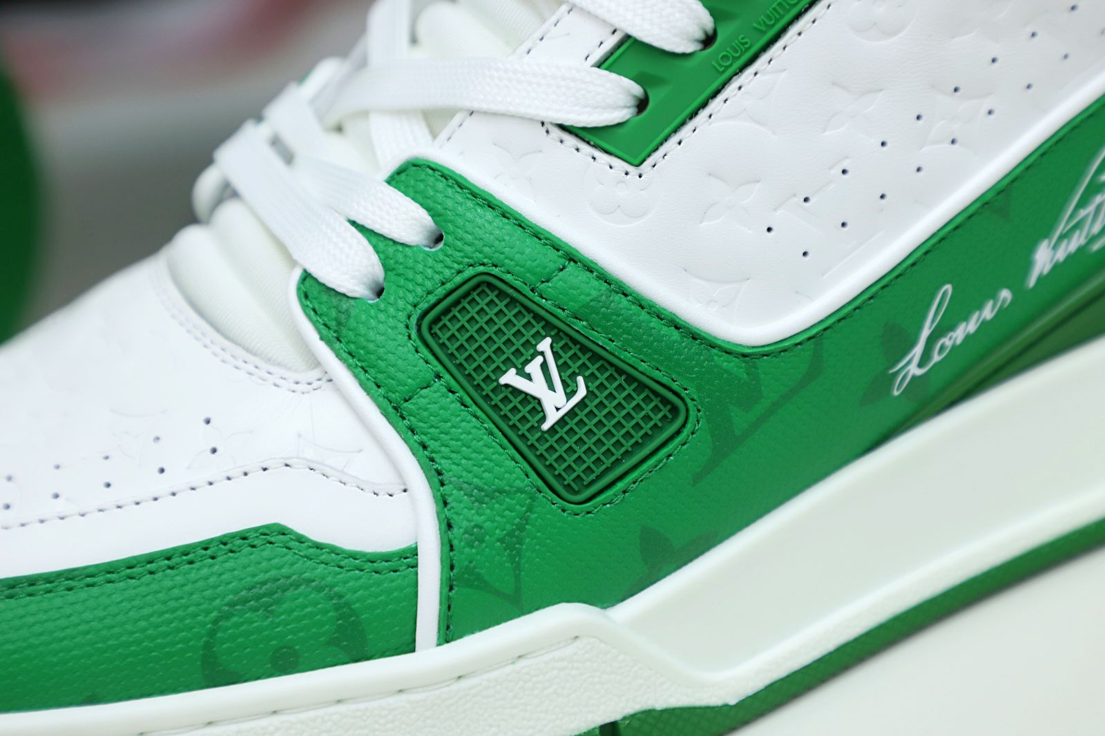 L/V  Trainer - finekick.vip