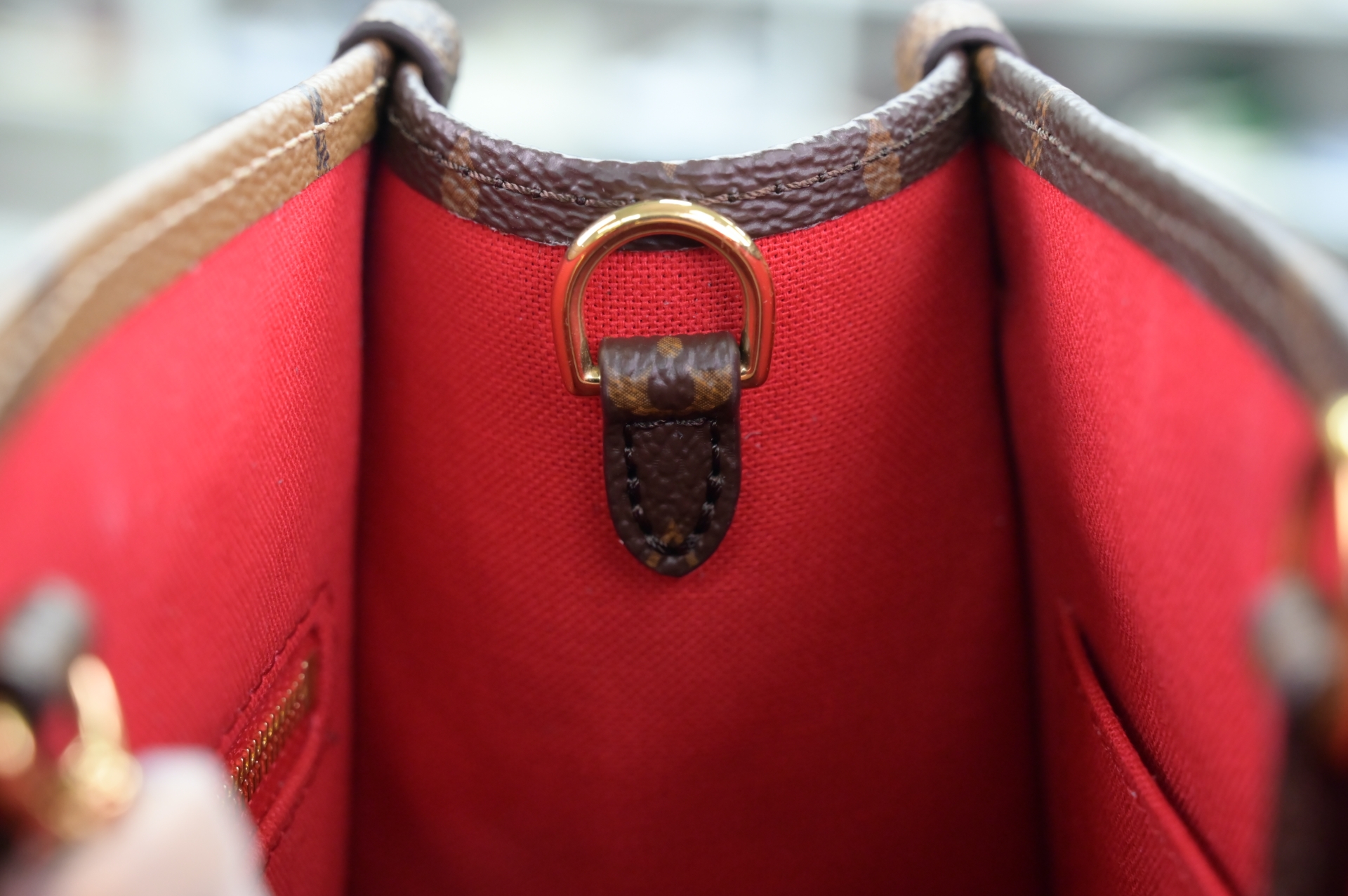 LOUIS VUITTON - finekick.vip