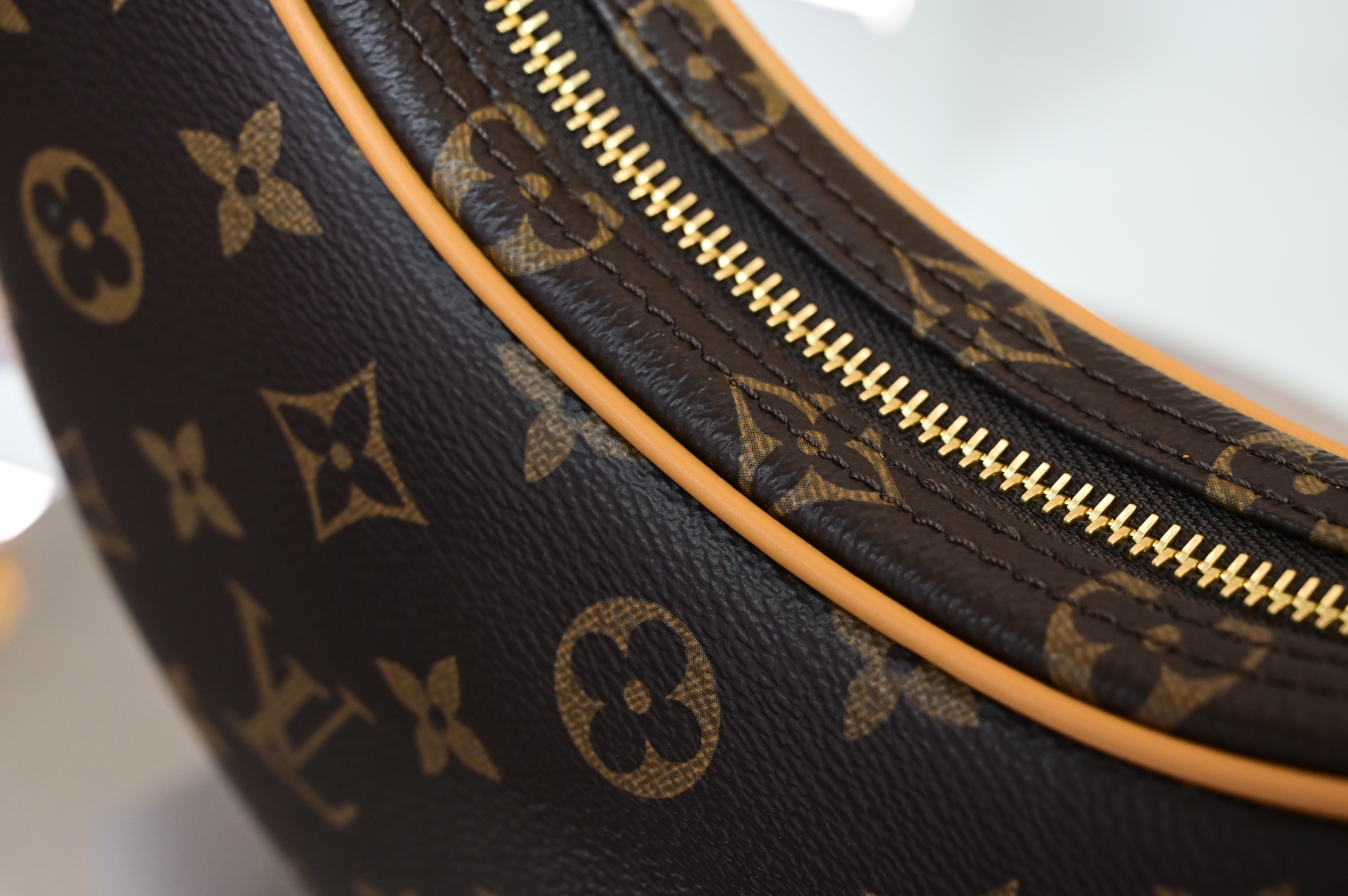 LOUIS VUITTON - finekick.vip