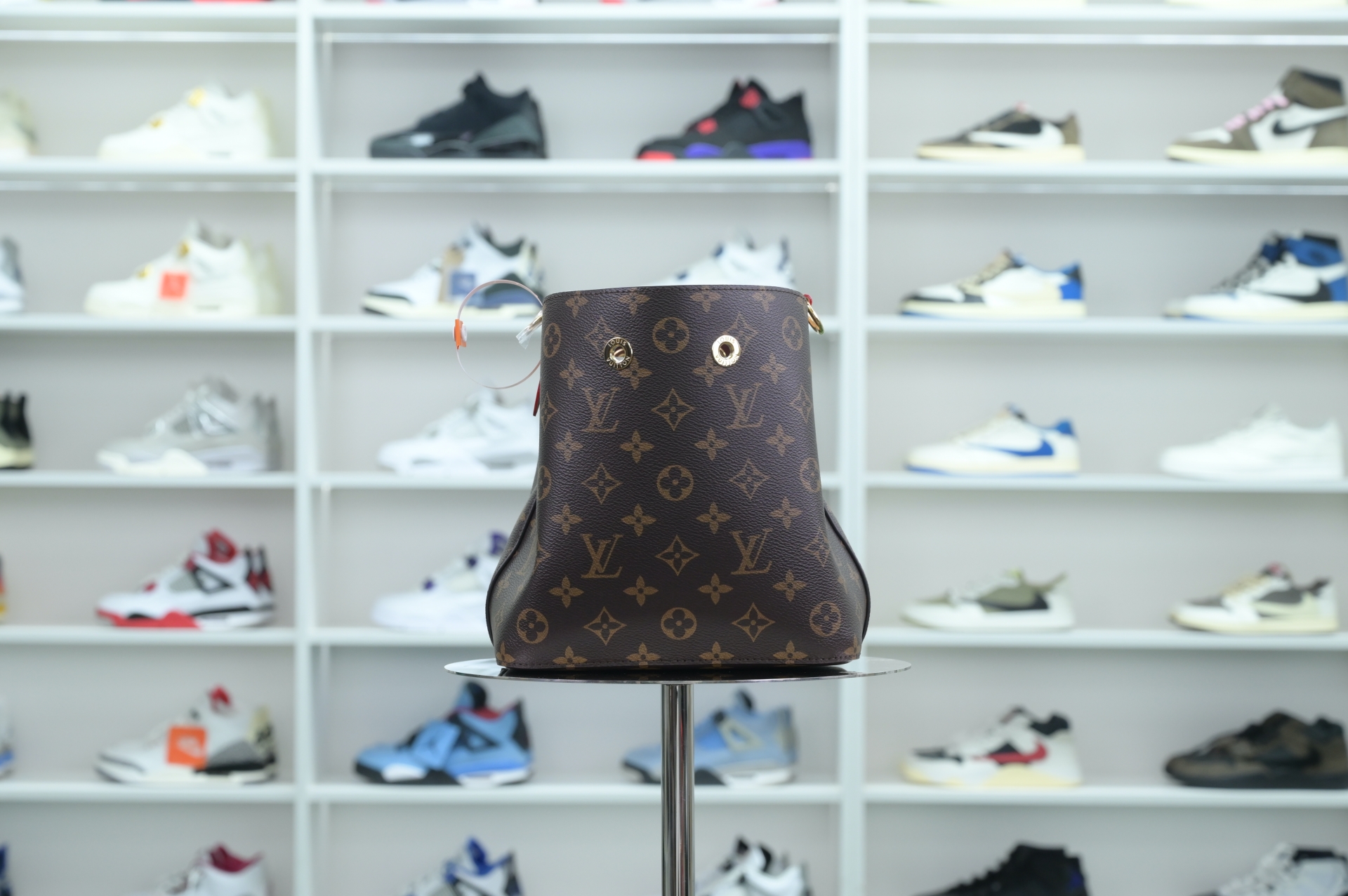LOUIS VUITTON - finekick.vip