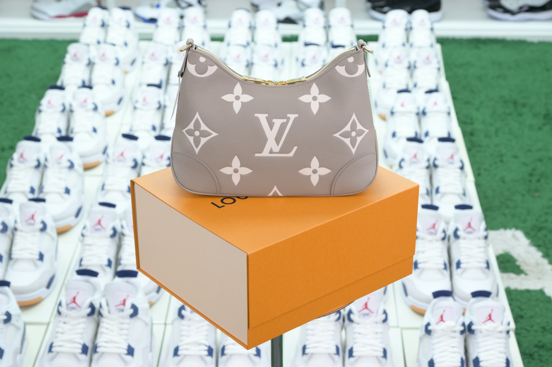 LOUIS VUITTON - finekick.vip