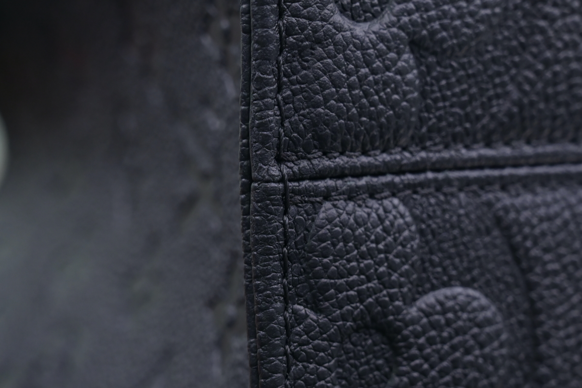 LOUIS VUITTON - finekick.vip