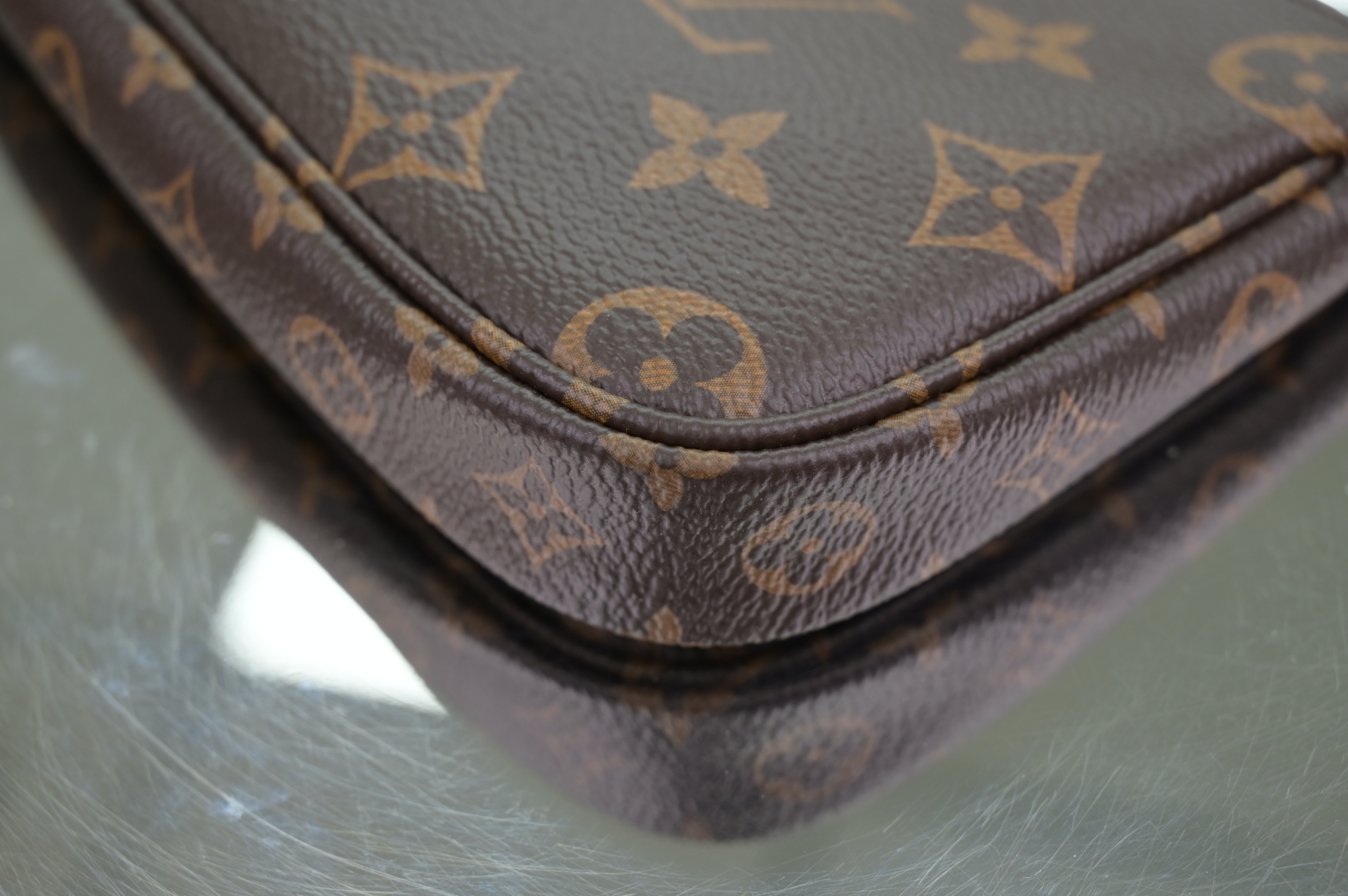 LOUIS VUITTON - finekick.vip