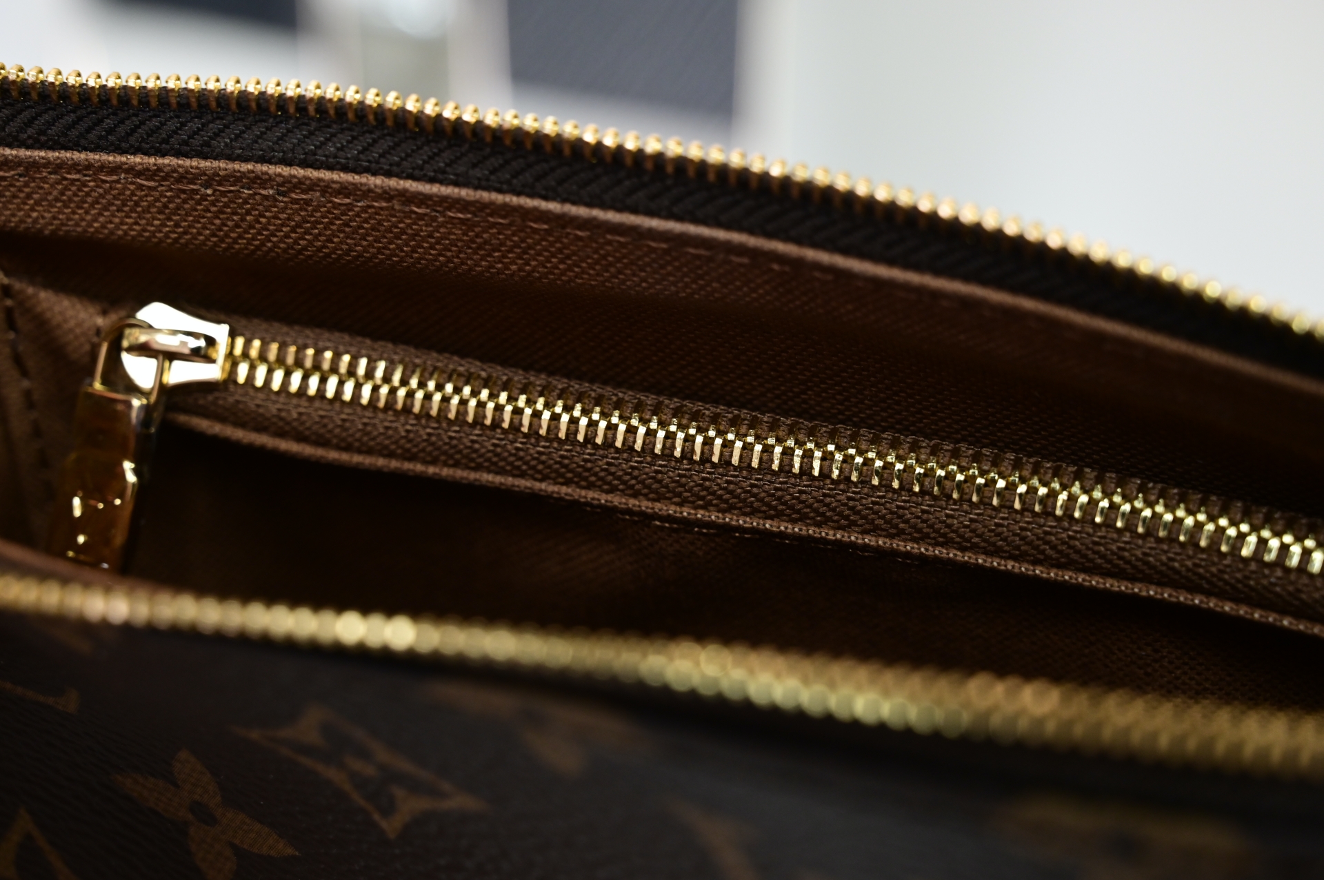 LOUIS VUITTON - finekick.vip
