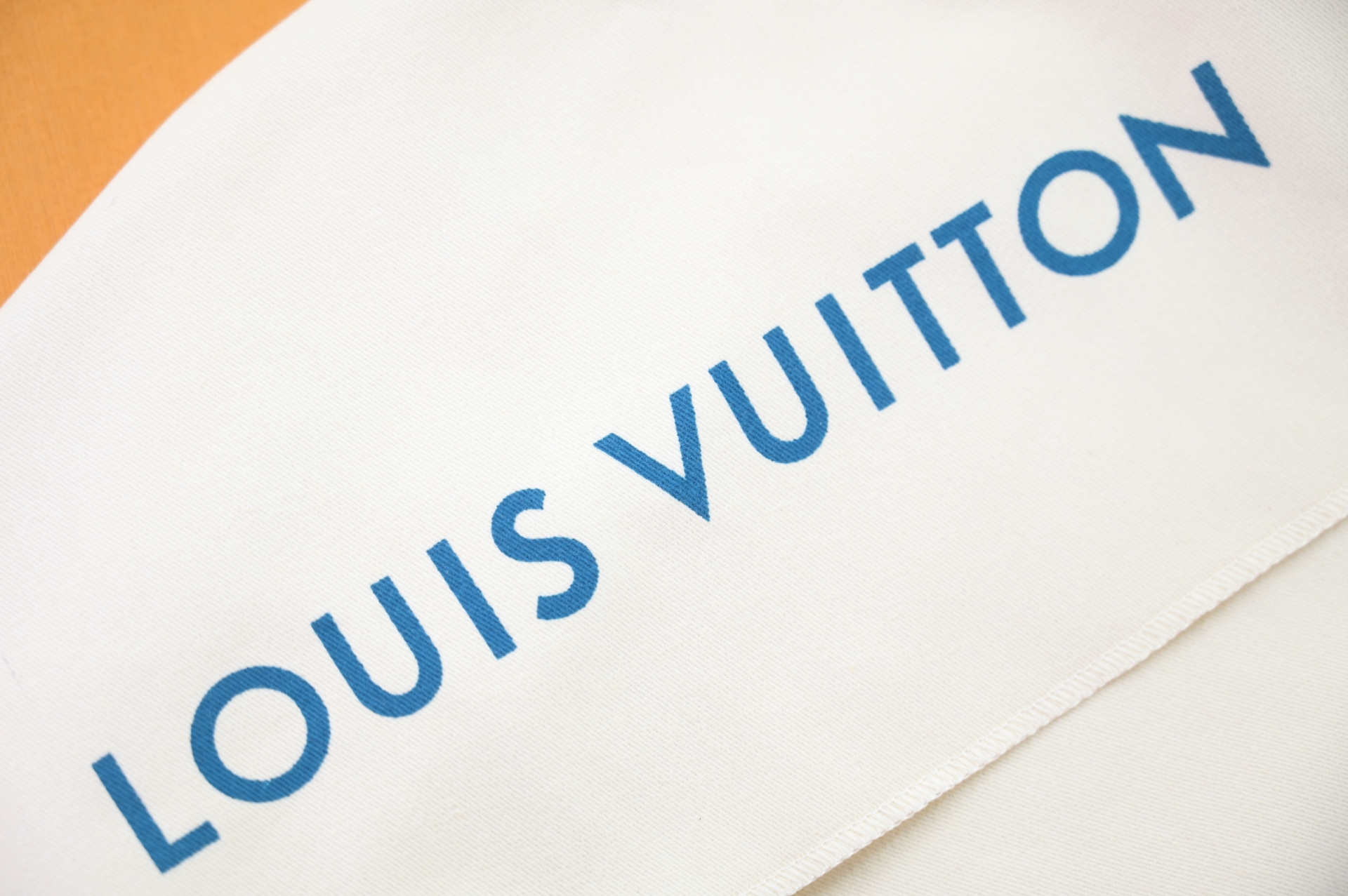 LOUIS VUITTON - finekick.vip