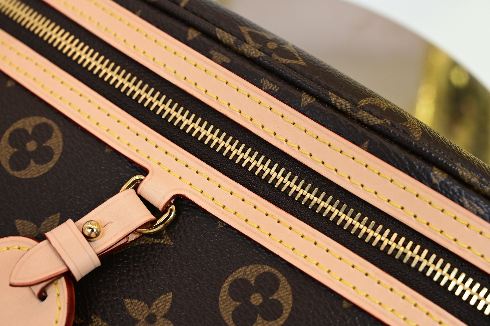 LOUIS VUITTON - finekick.vip