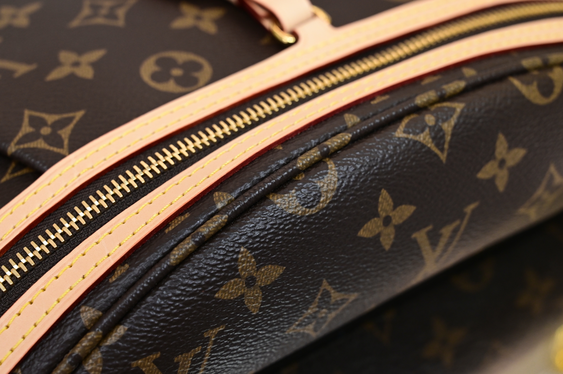 LOUIS VUITTON - finekick.vip
