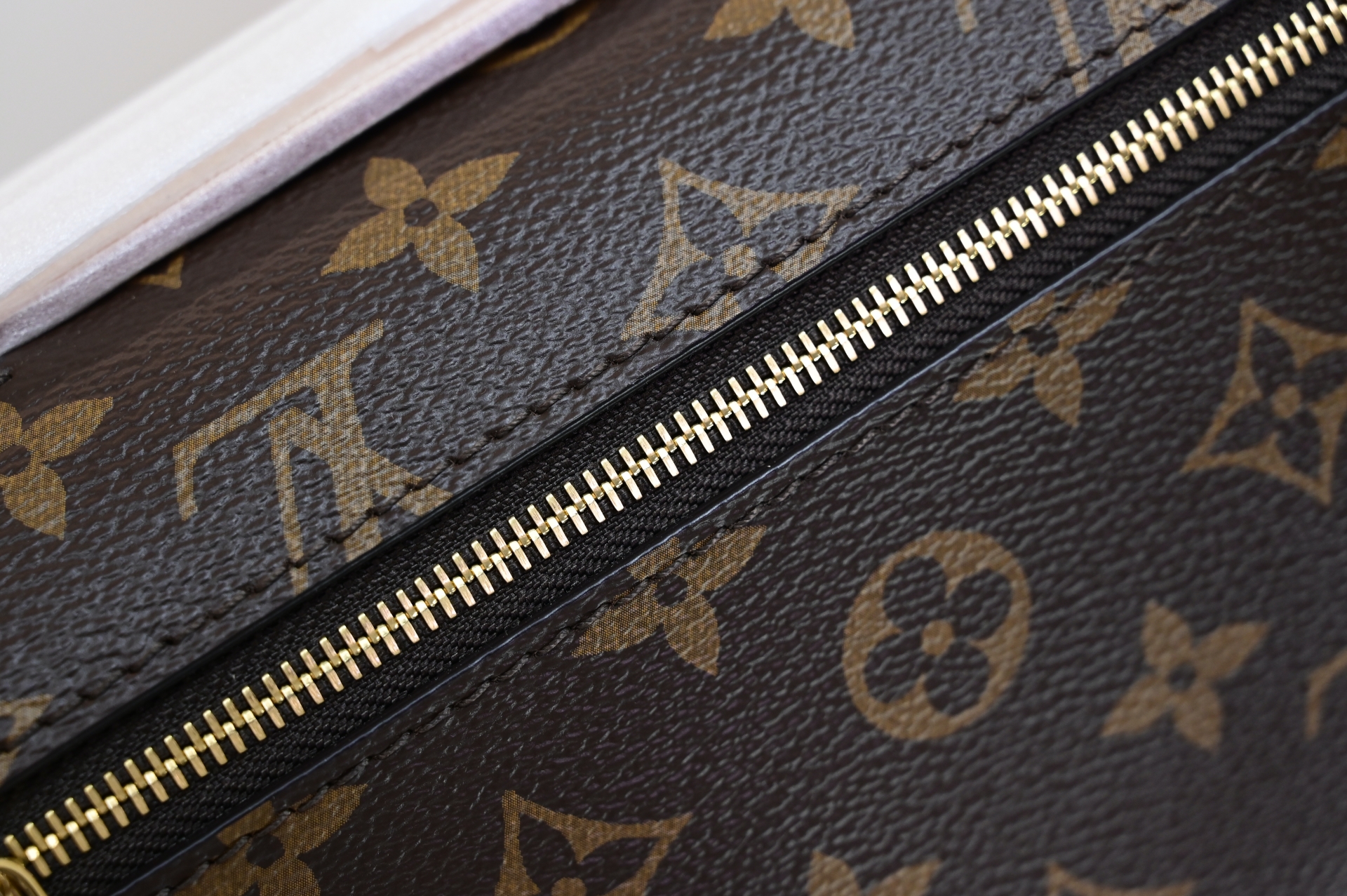 LOUIS VUITTON - finekick.vip