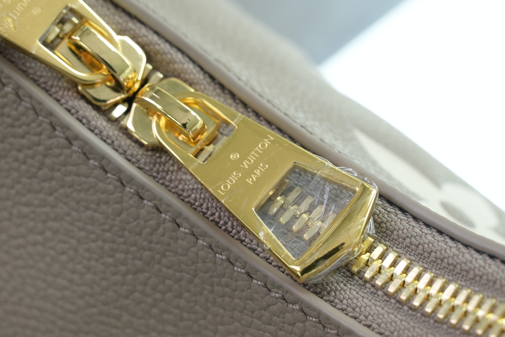 LOUIS VUITTON - finekick.vip