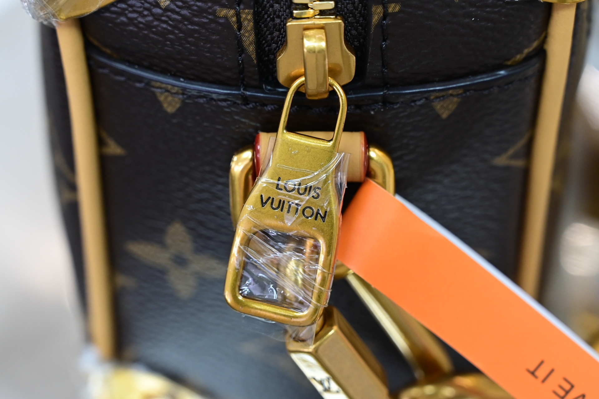 LOUIS VUITTON - finekick.vip