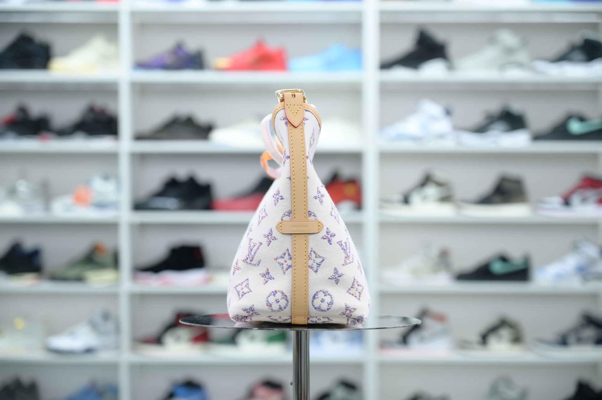 LOUIS VUITTON - finekick.vip
