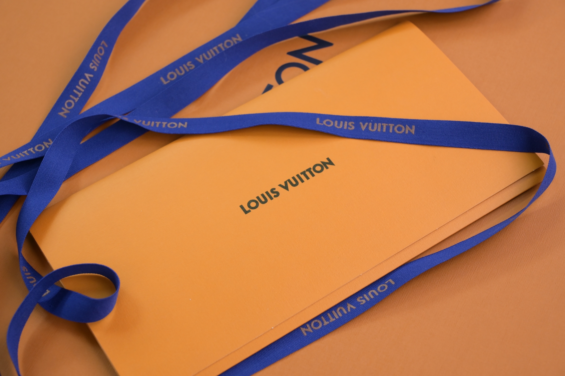 LOUIS VUITTON - finekick.vip